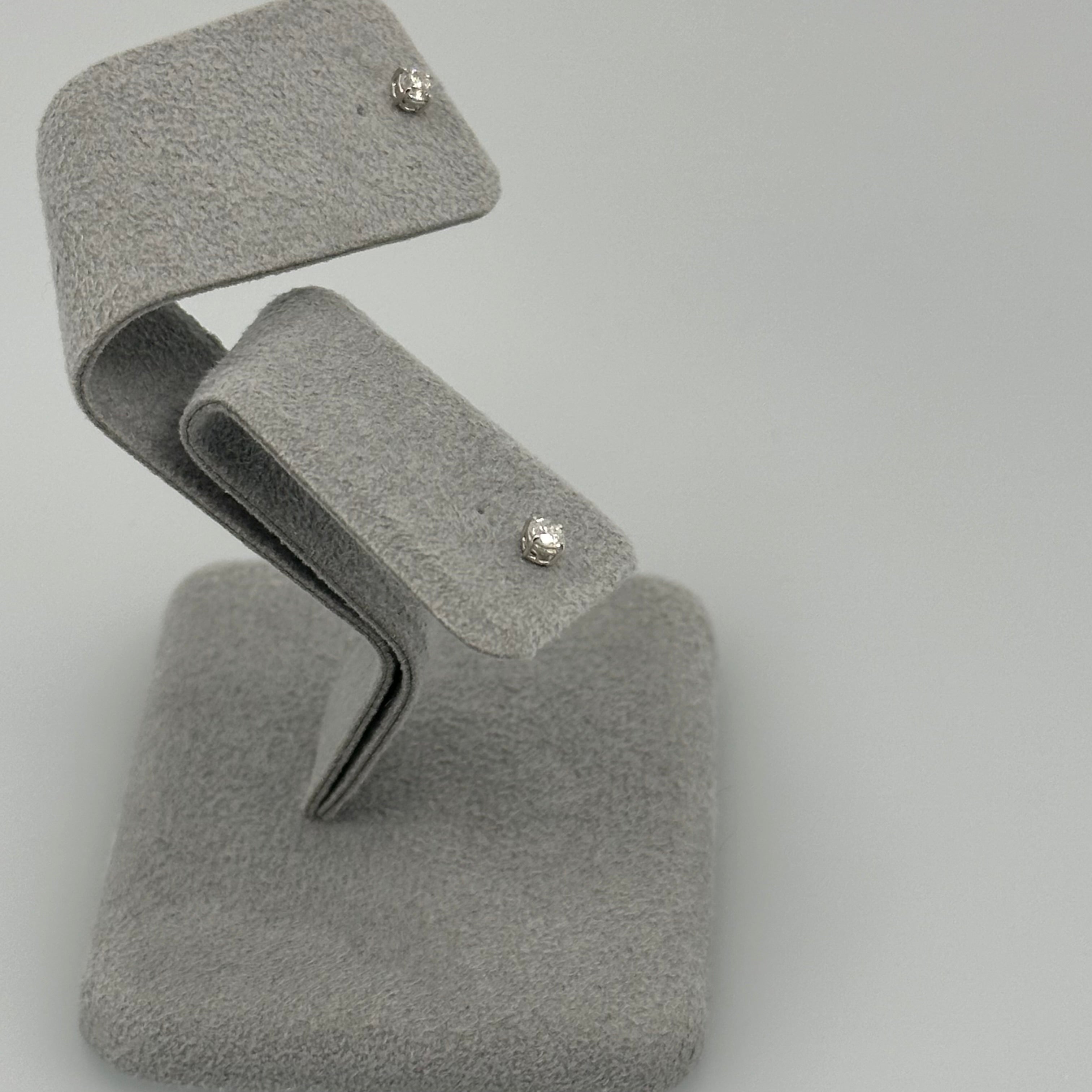 ［ポインターノーマル］ピアス ダイヤ