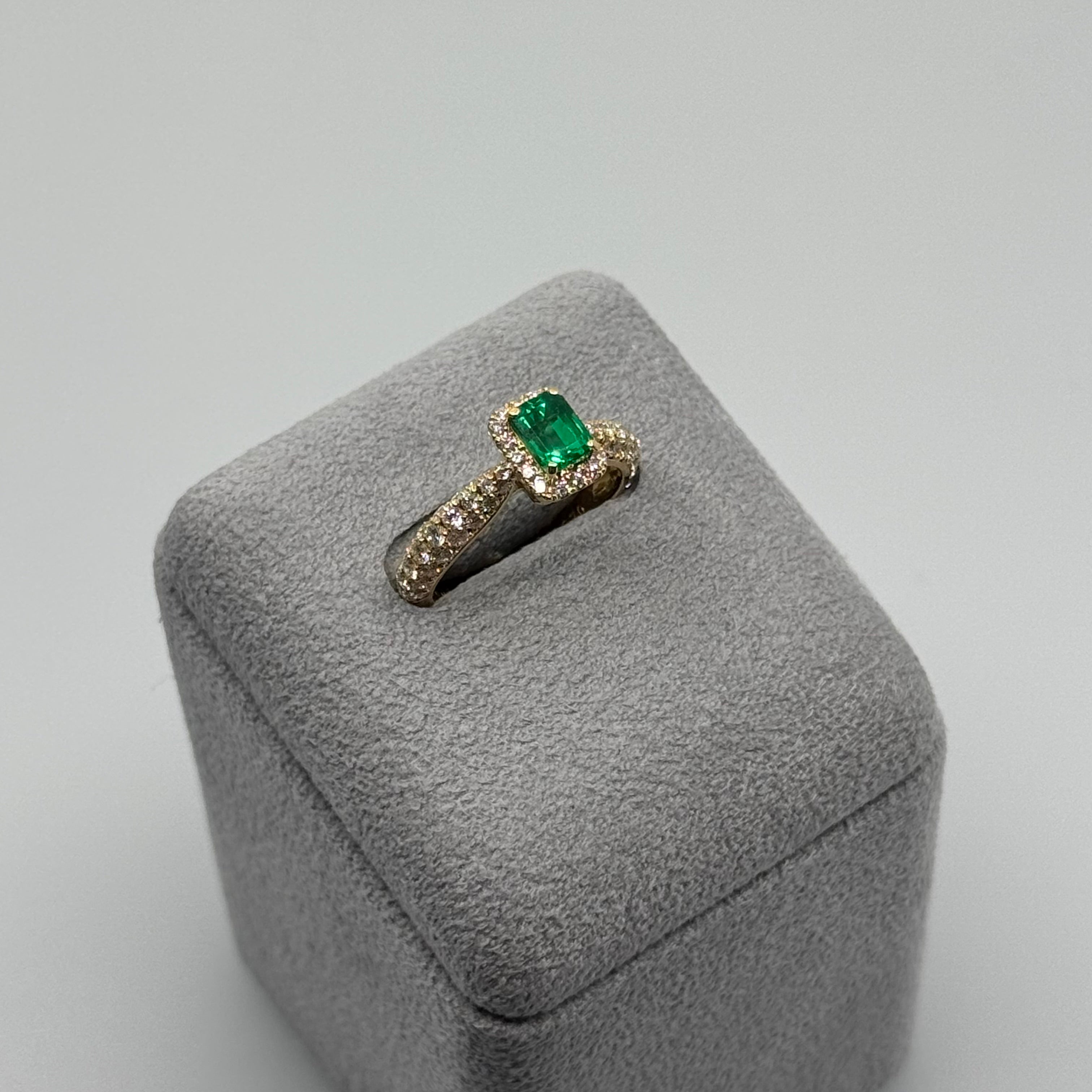 ［パリの小路］リング エメラルド  0.5ct前後 SQ