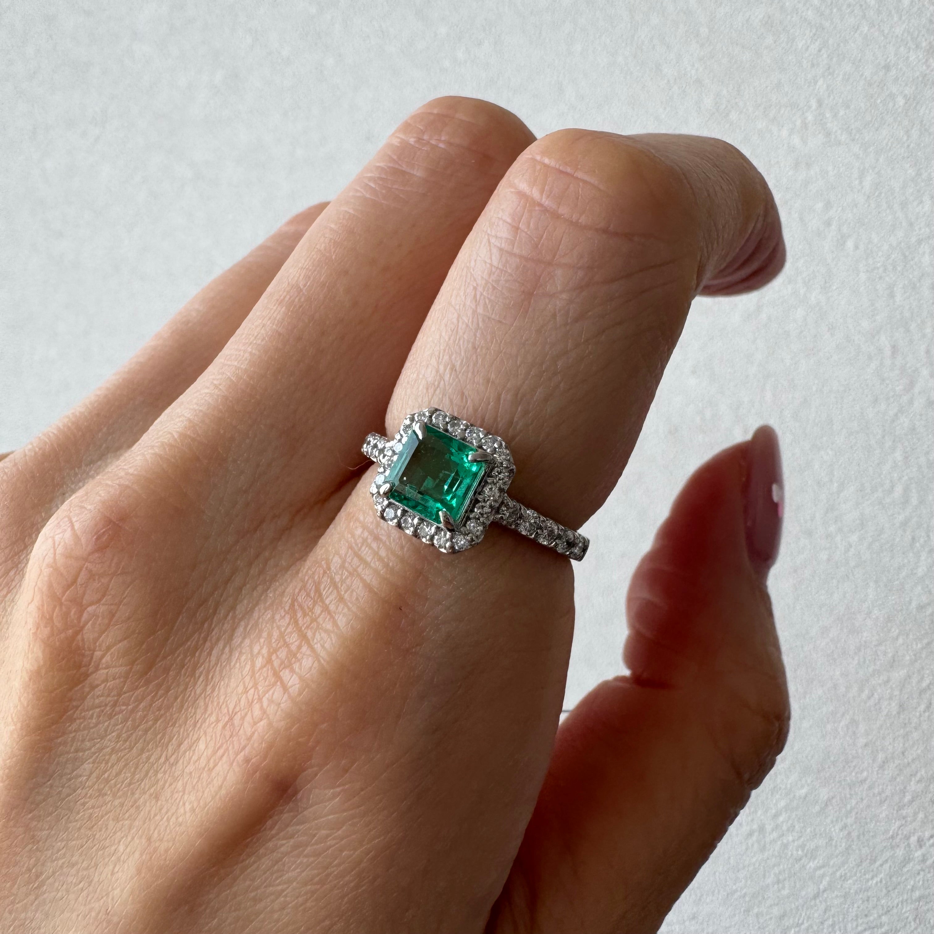 22［一点物］リング エメラルド 0.8ct SQ PT