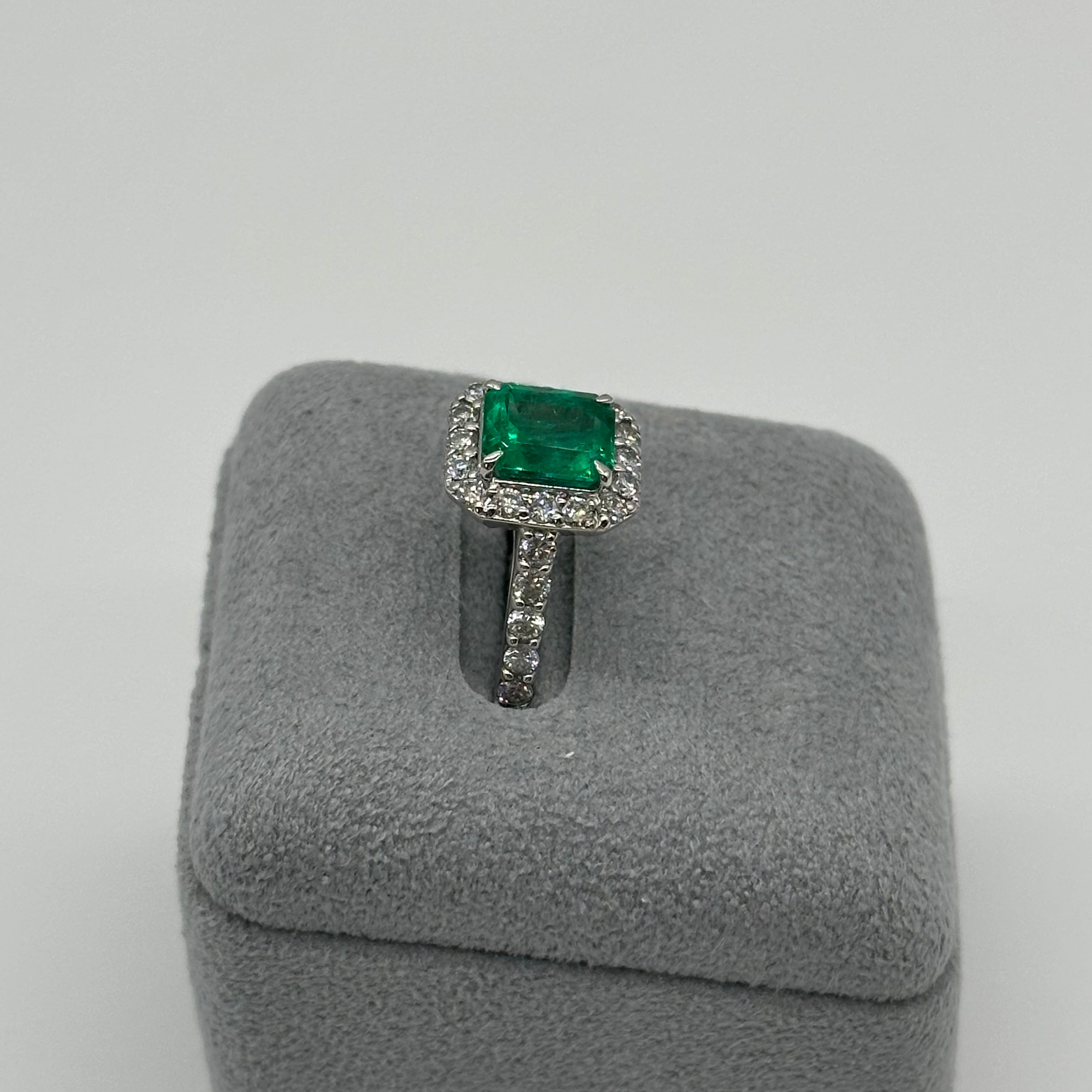 エメラルド 中石2.3ct PT SQ リング｜AYAKO SAKURAI（櫻井 彩子（サクライ アヤコ））公式通販サイト