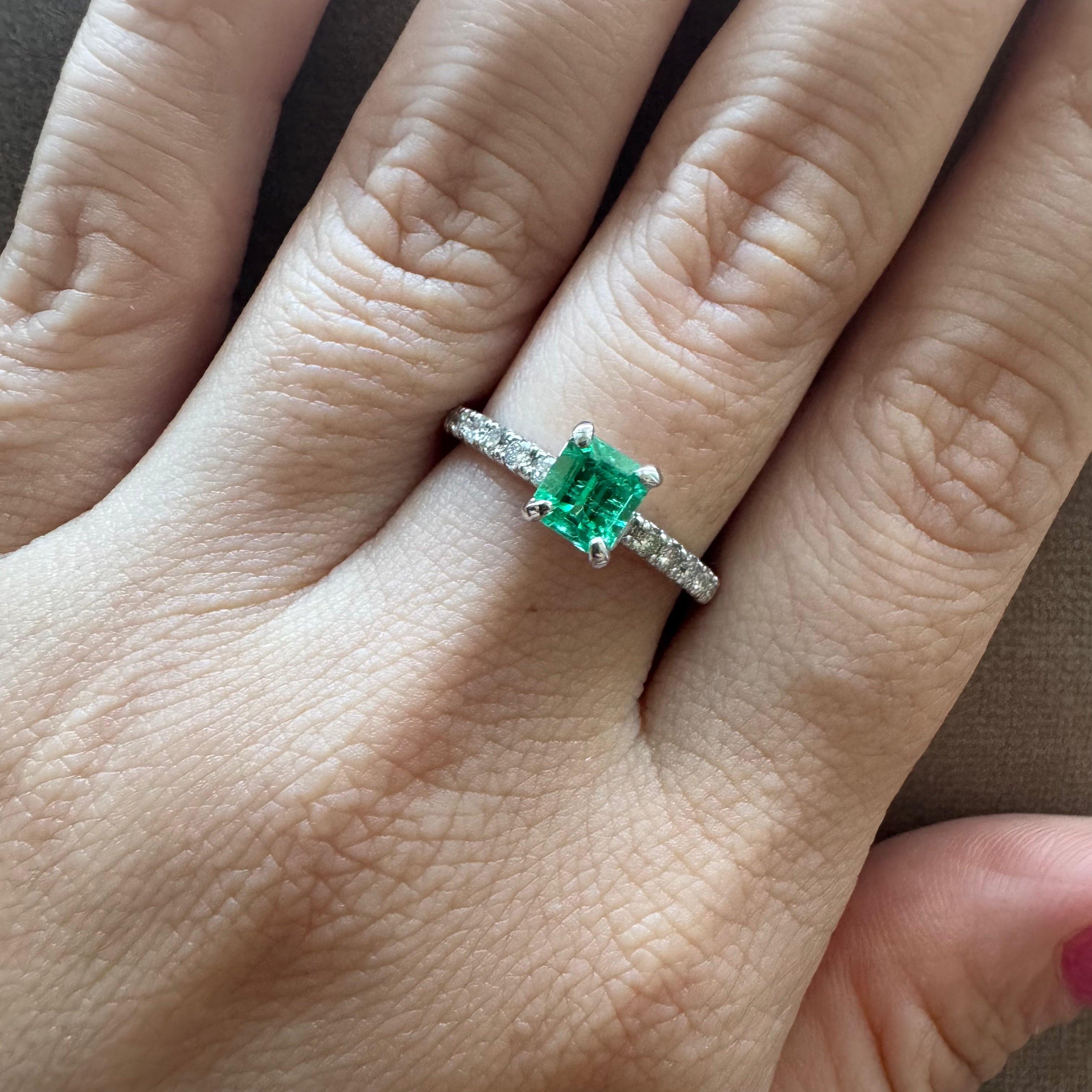 ［一点物/アルル］リング  エメラルド  0.53ct EM PT