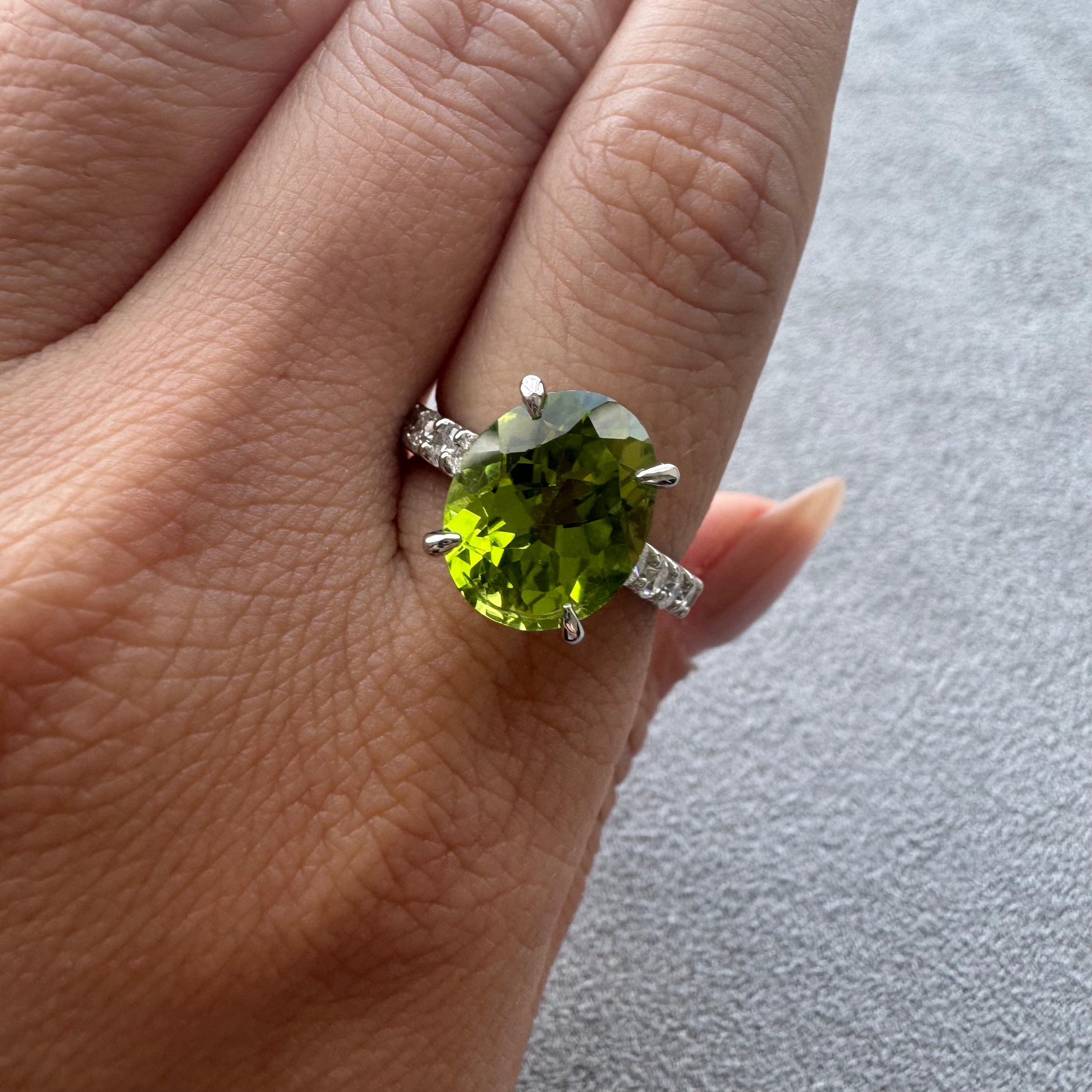 ［一点物］リング ペリドット 4.8ct OV PT