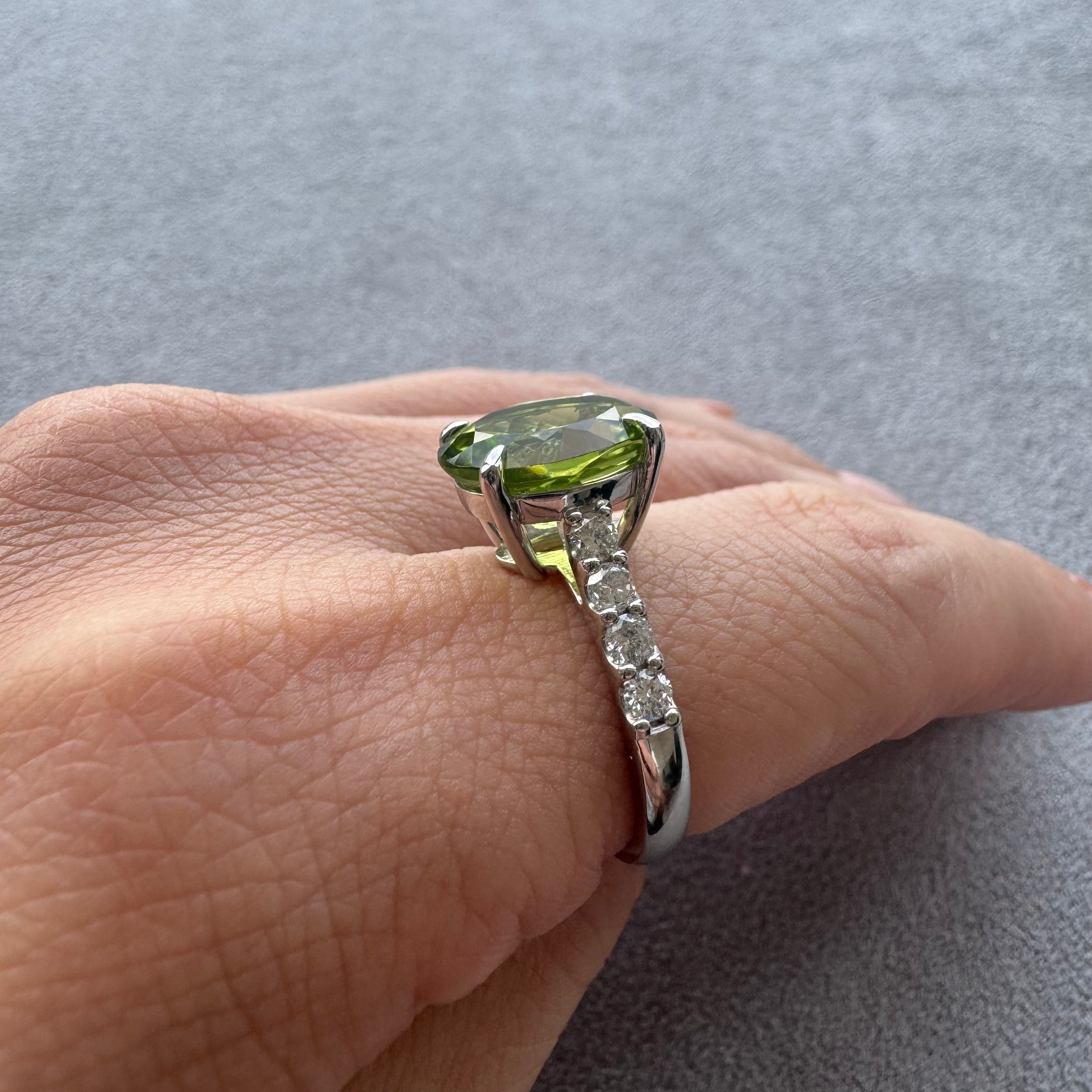 ［一点物］リング ペリドット 4.8ct OV PT
