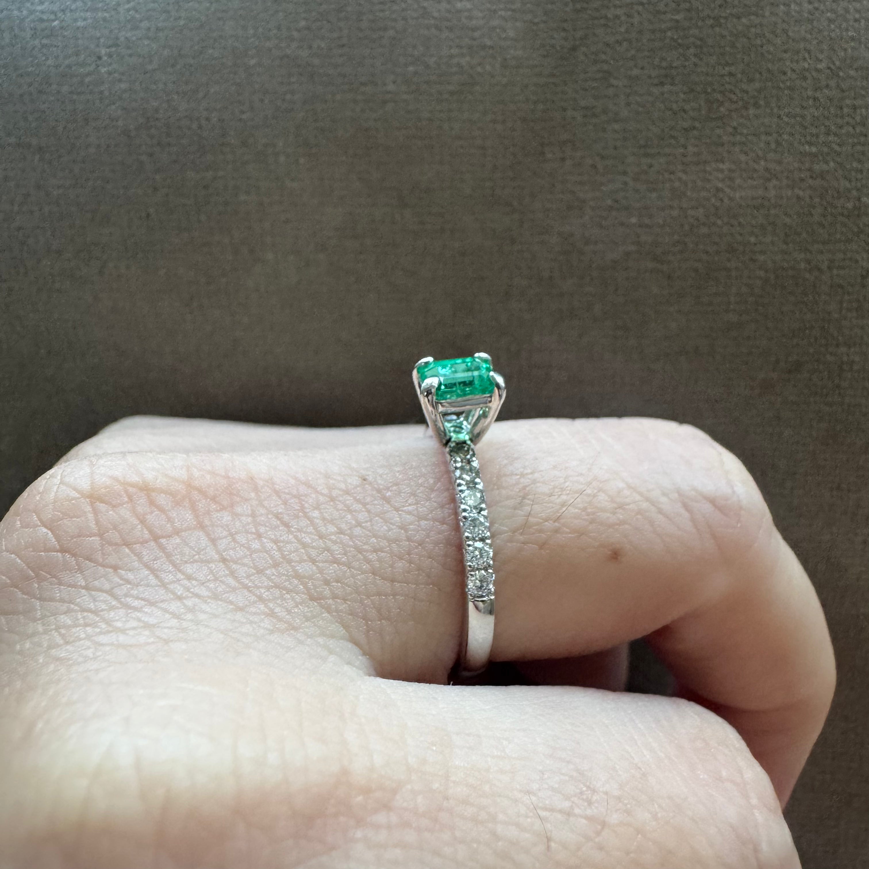 ［一点物/アルル］リング  エメラルド  0.53ct EM PT