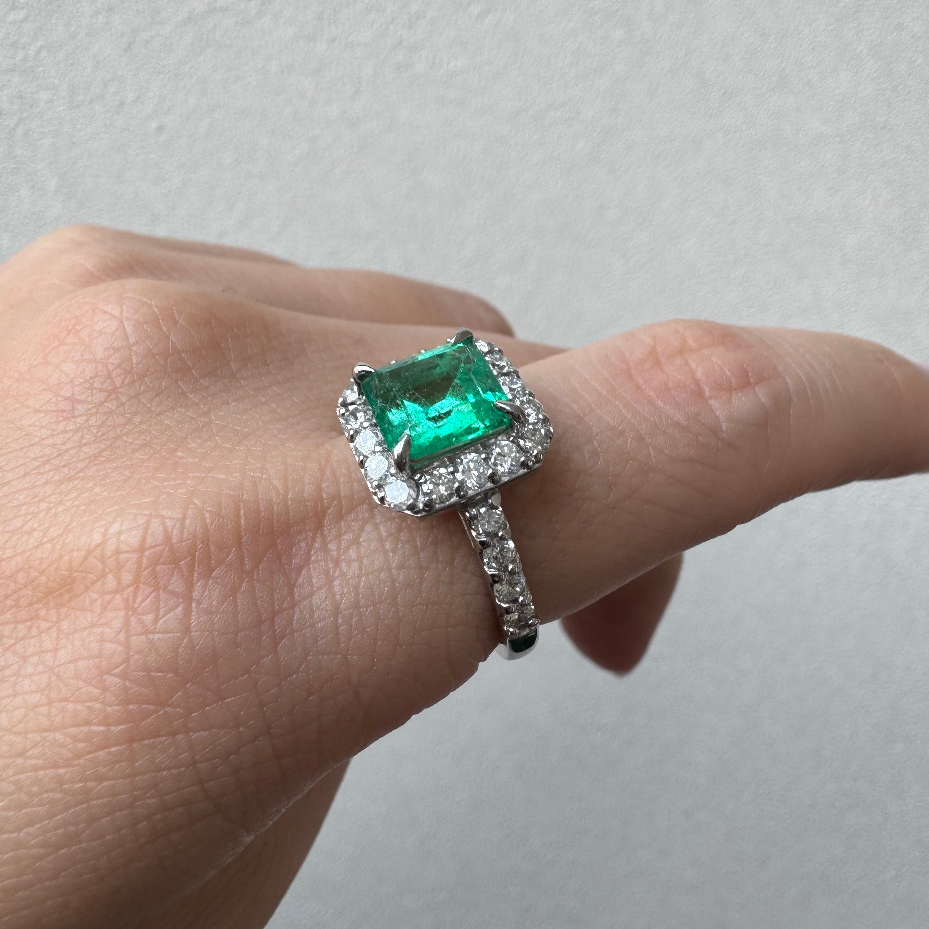 6［一点物］リング エメラルド 2.3ct SQ PT