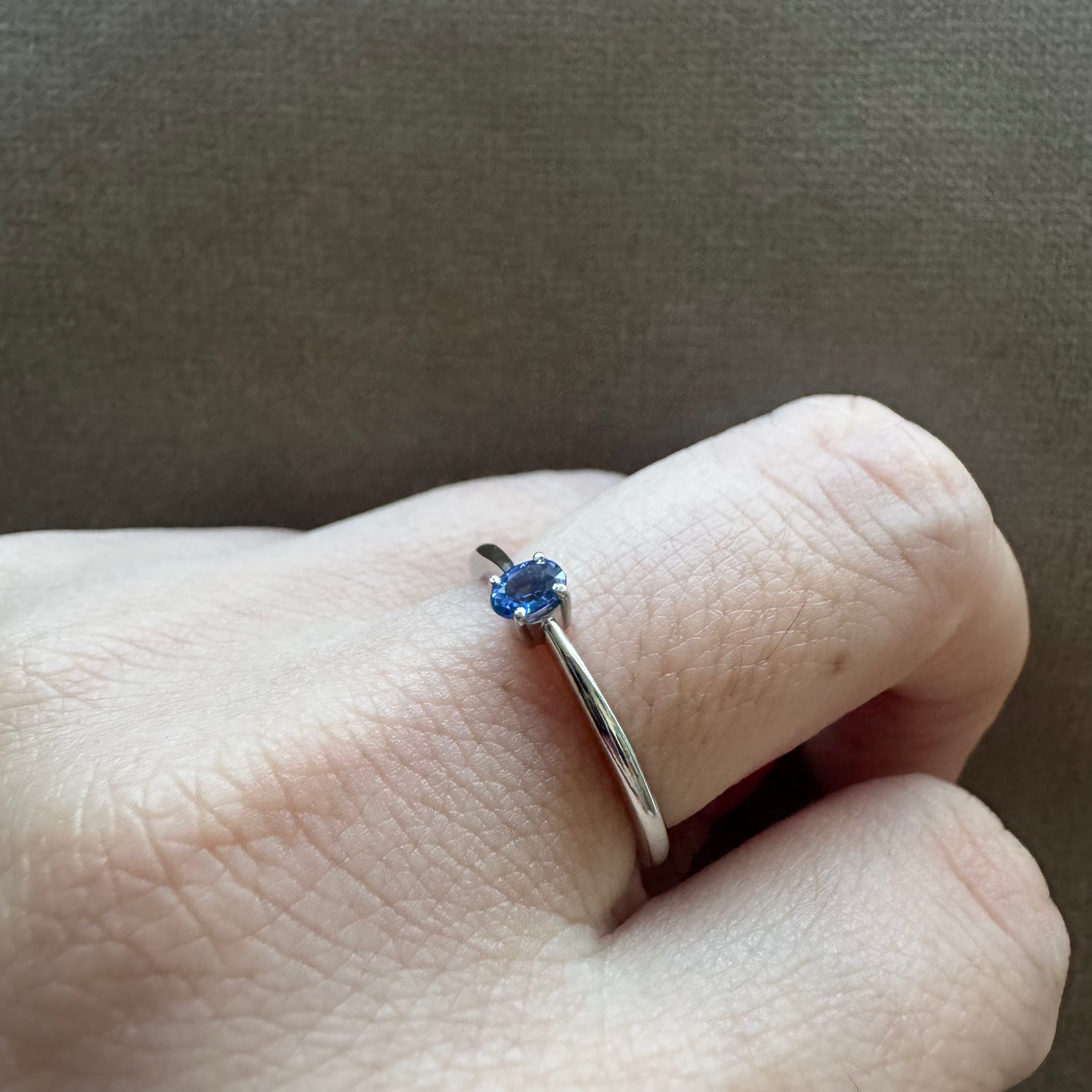 ［一点物］リング ブルー 非加熱 サファイア 0.19ct OV PT /YG