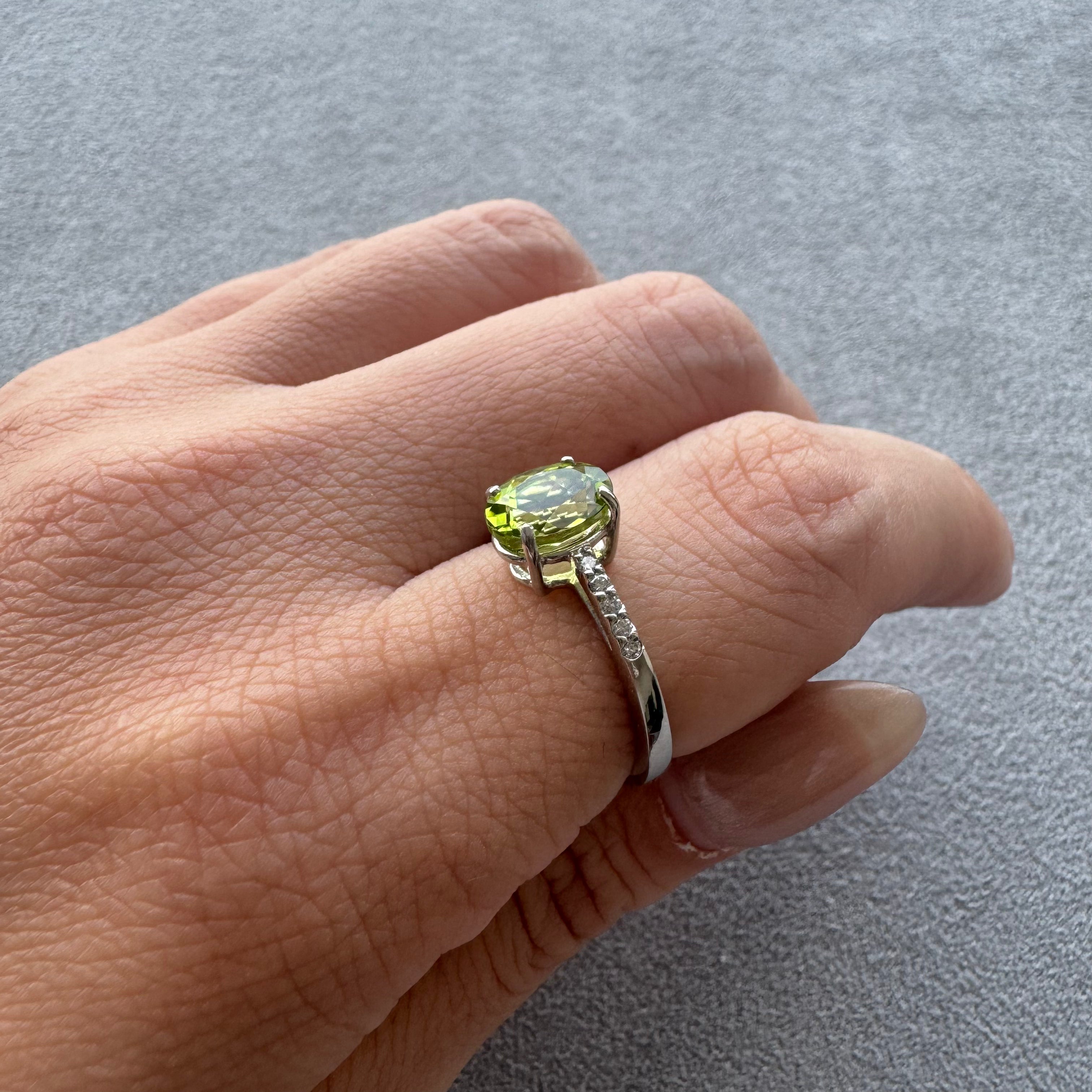 ［一点物］リング ペリドッツト 1.1ct OV PT