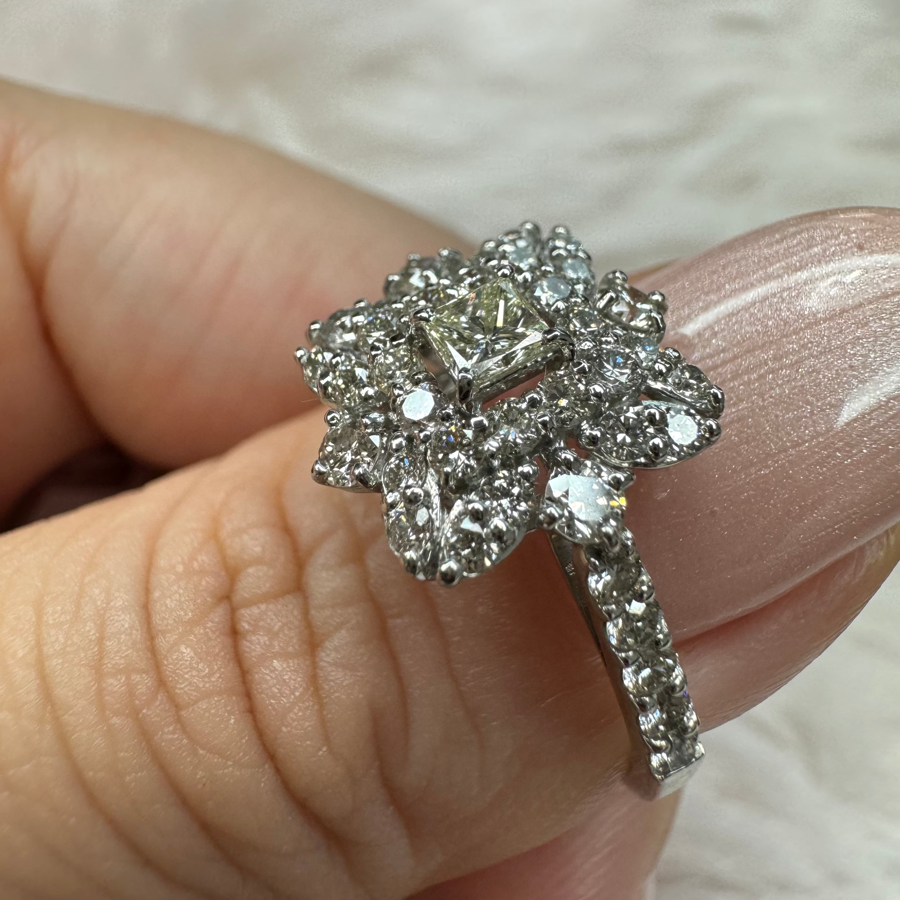 新作 アラベスク〜白いダイヤ&ラウンドメレ｜AYAKO SAKURAI（櫻井 彩子（サクライ アヤコ））公式通販サイト