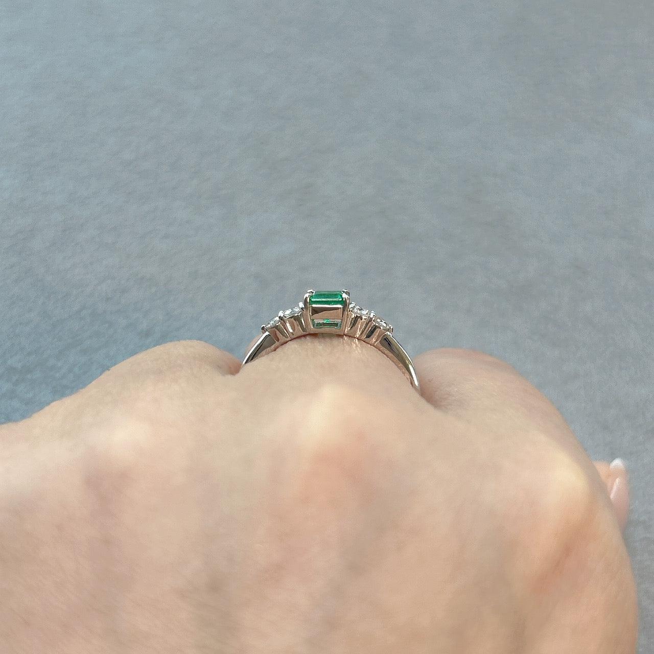 39［一点物］リング エメラルド 0.38ct SQ PT