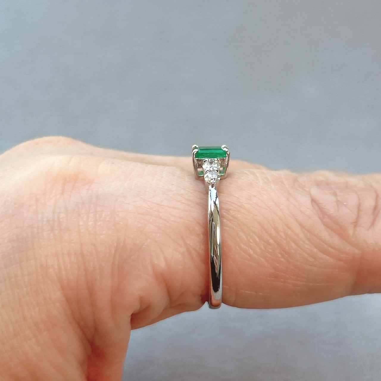 39［一点物］リング エメラルド 0.38ct SQ PT