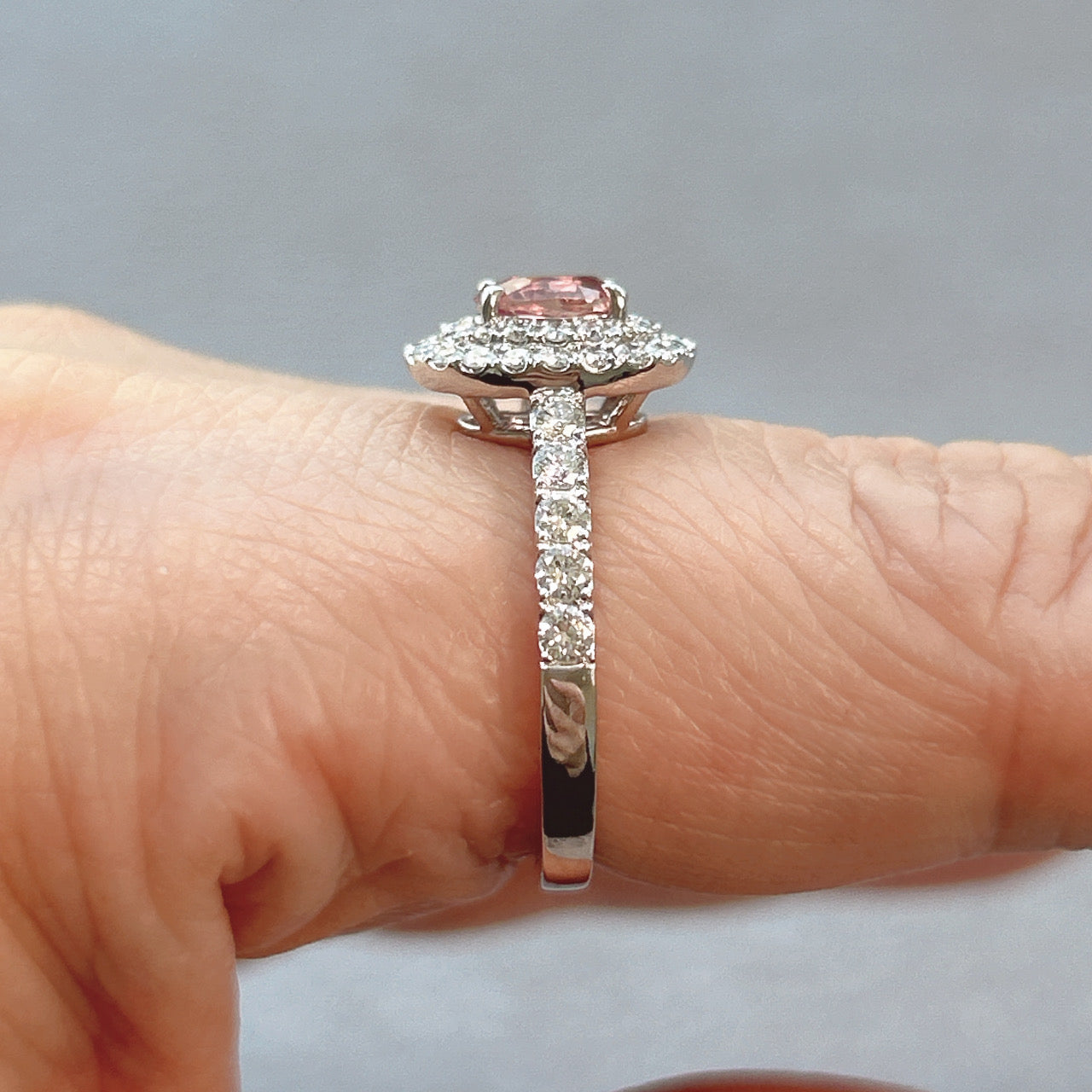 129［一点物］リング ノーヒート パパラチアサファイア 0.65ct OV PT