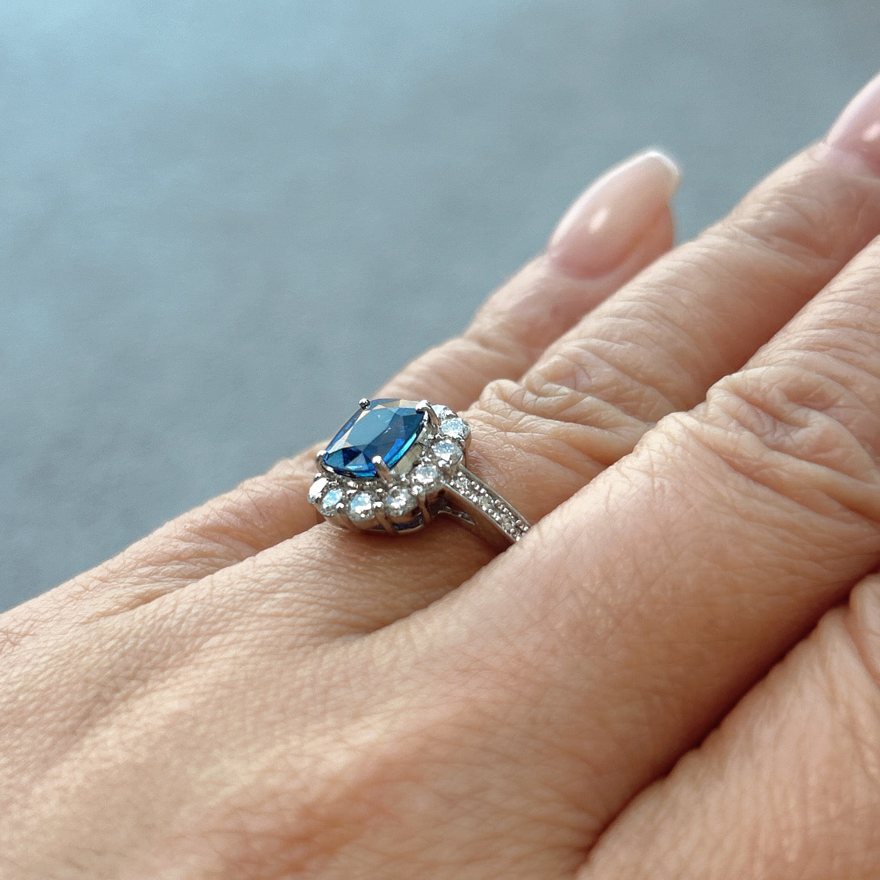 114［一点物］リング ロイヤルブルーサファイア 1.4ct OV PT