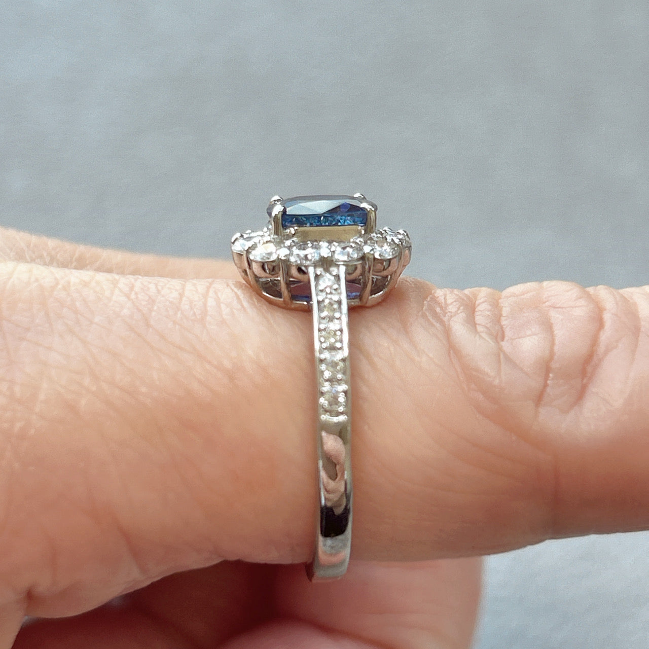 114［一点物］リング ロイヤルブルーサファイア 1.4ct OV PT