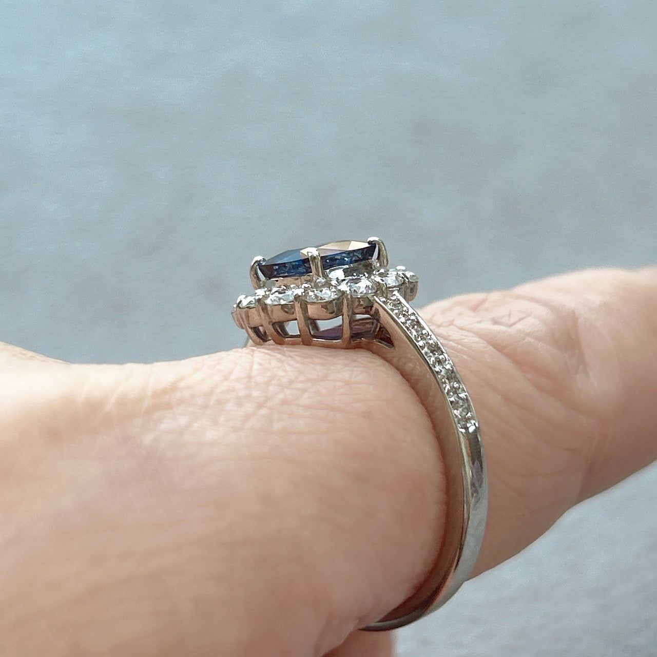 114［一点物］リング ロイヤルブルーサファイア 1.4ct OV PT