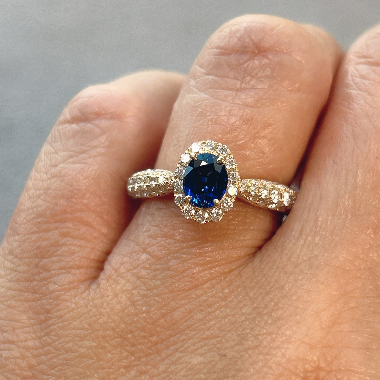 119［一点物/パリの小路］リング ロイヤルブルーサファイア 0.8ct OV K18YG