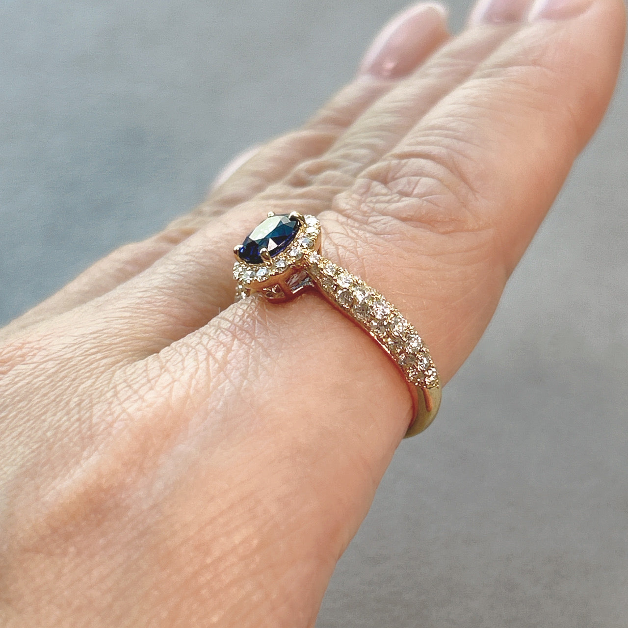 119［一点物/パリの小路］リング ロイヤルブルーサファイア 0.8ct OV K18YG