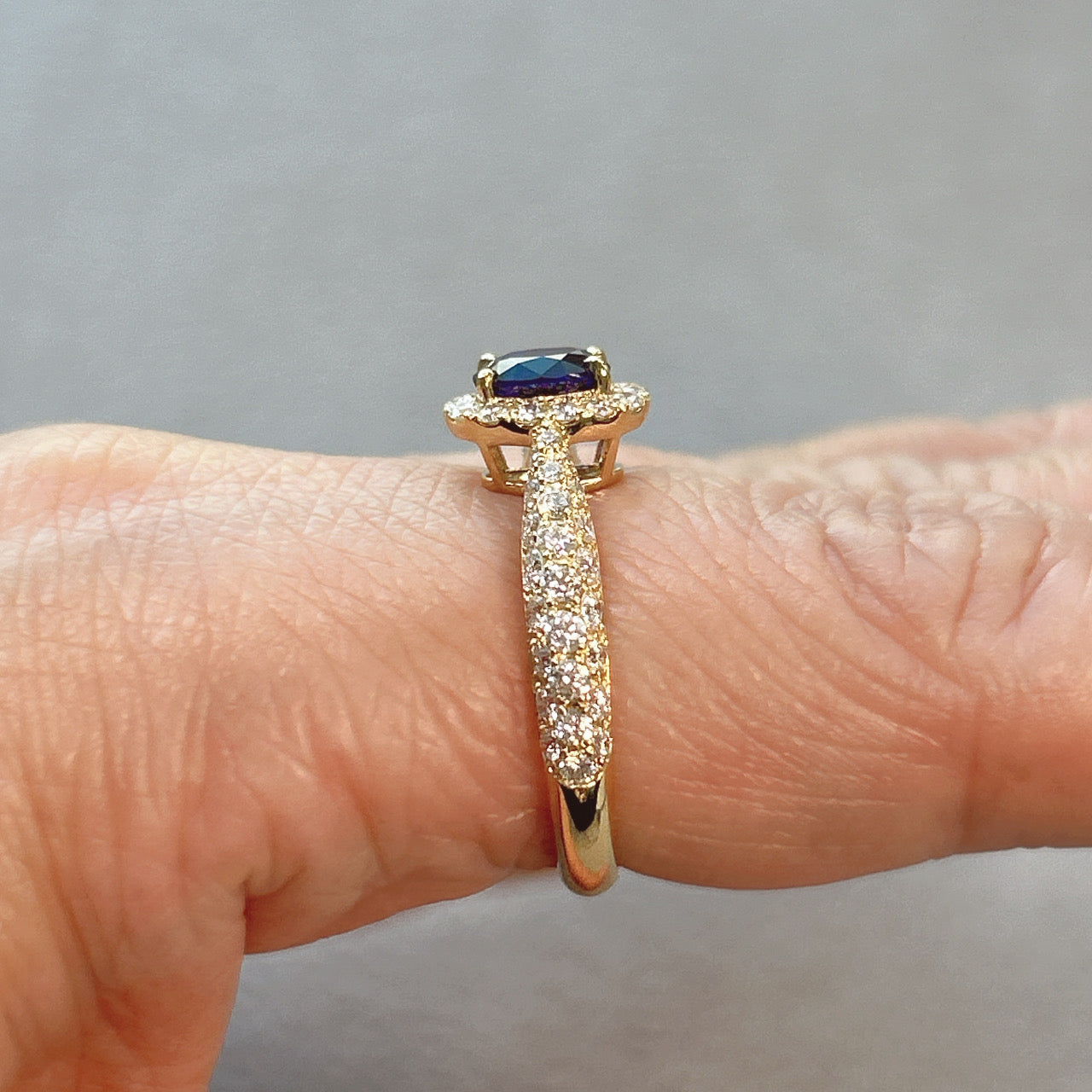 119［一点物/パリの小路］リング ロイヤルブルーサファイア 0.8ct OV K18YG