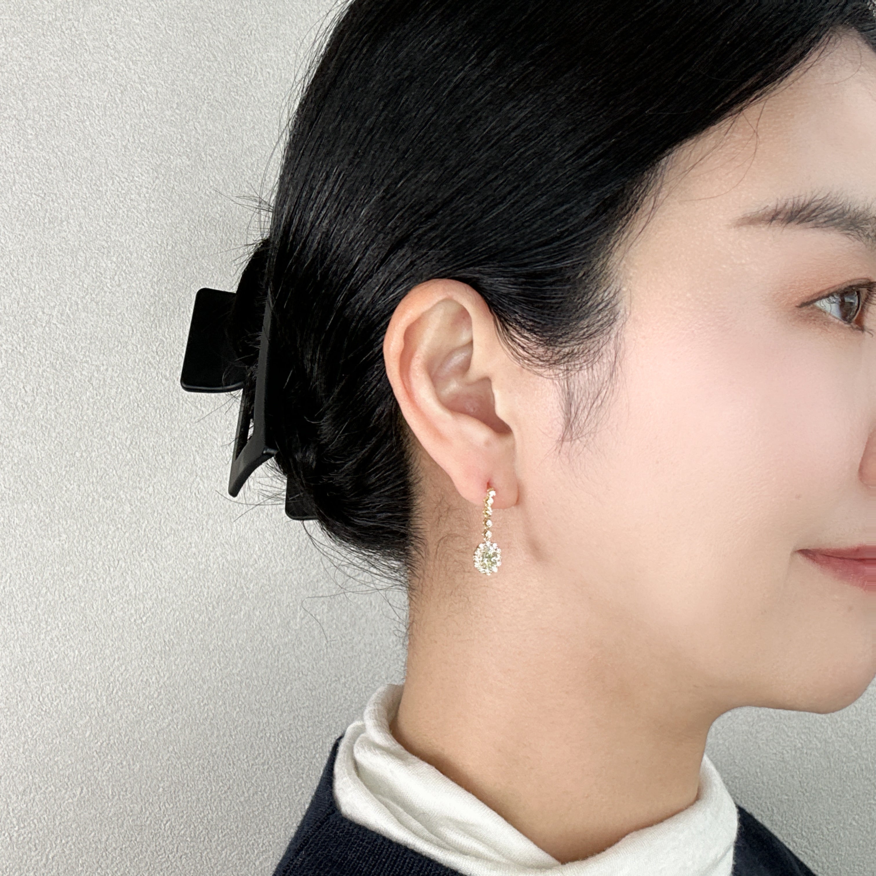 423［一点物］揺れるピアス　ダイヤ0.5ct前後×2 OV K18YG