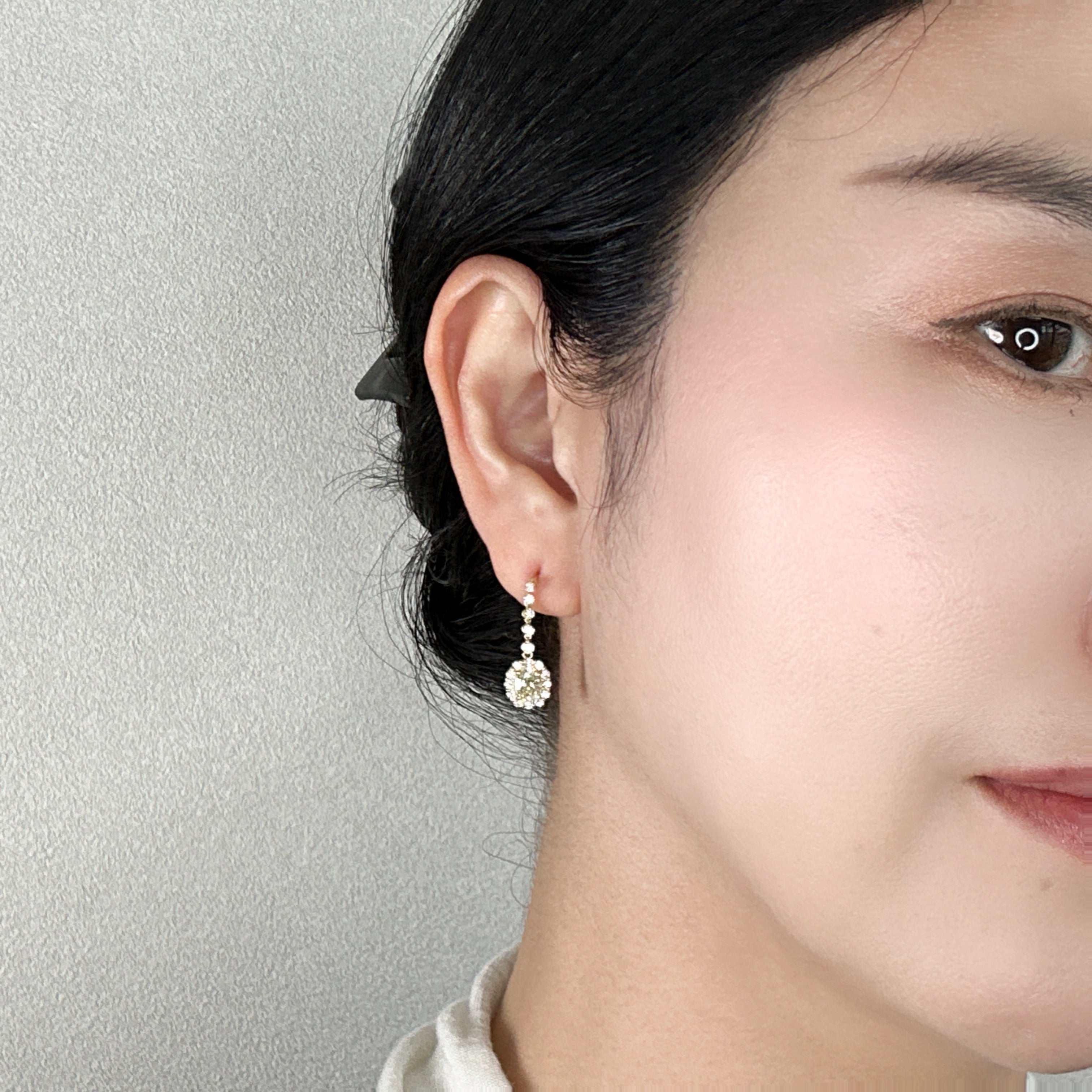 423［一点物］揺れるピアス　ダイヤ0.5ct前後×2 OV K18YG