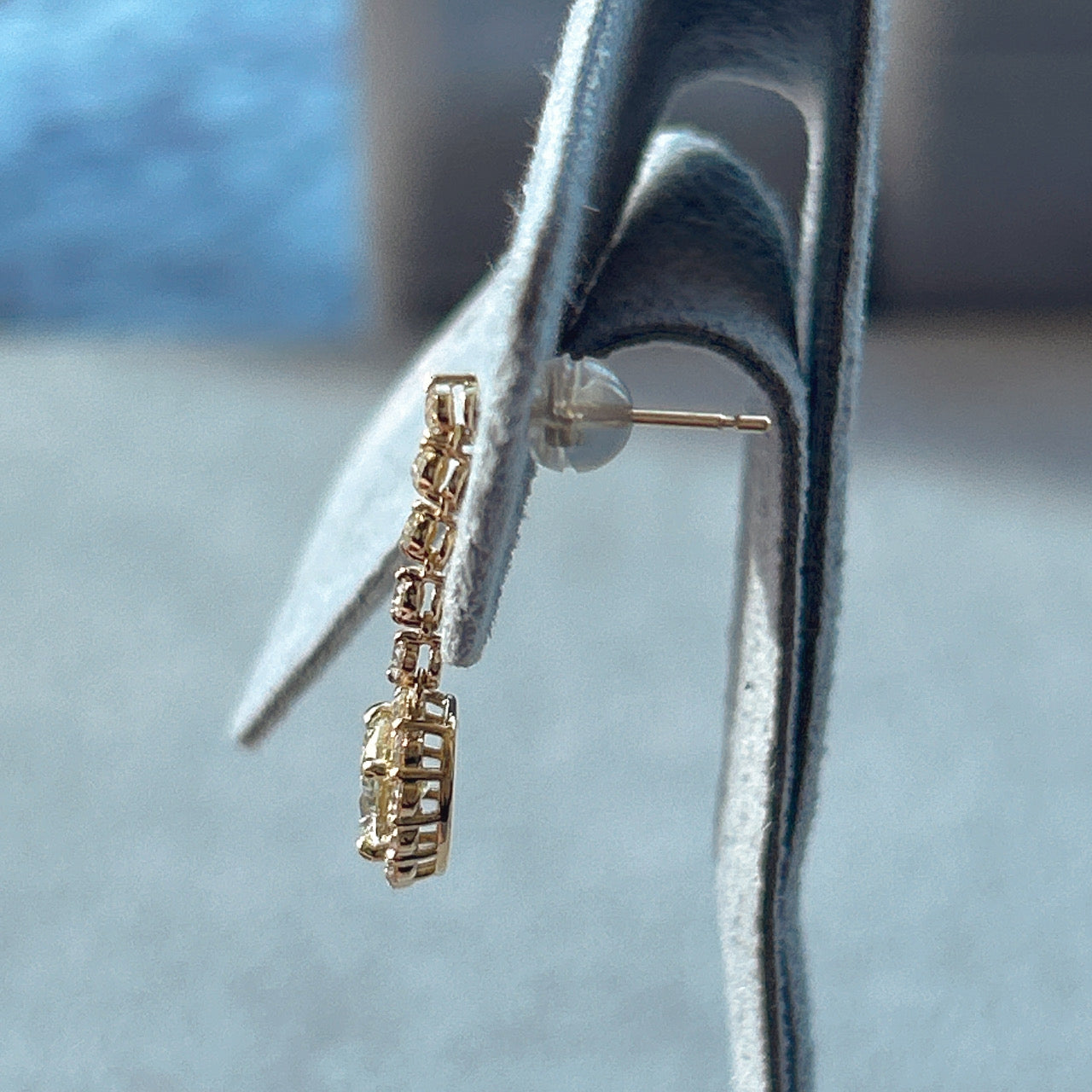 423［一点物］揺れるピアス　ダイヤ0.5ct前後×2 OV K18YG