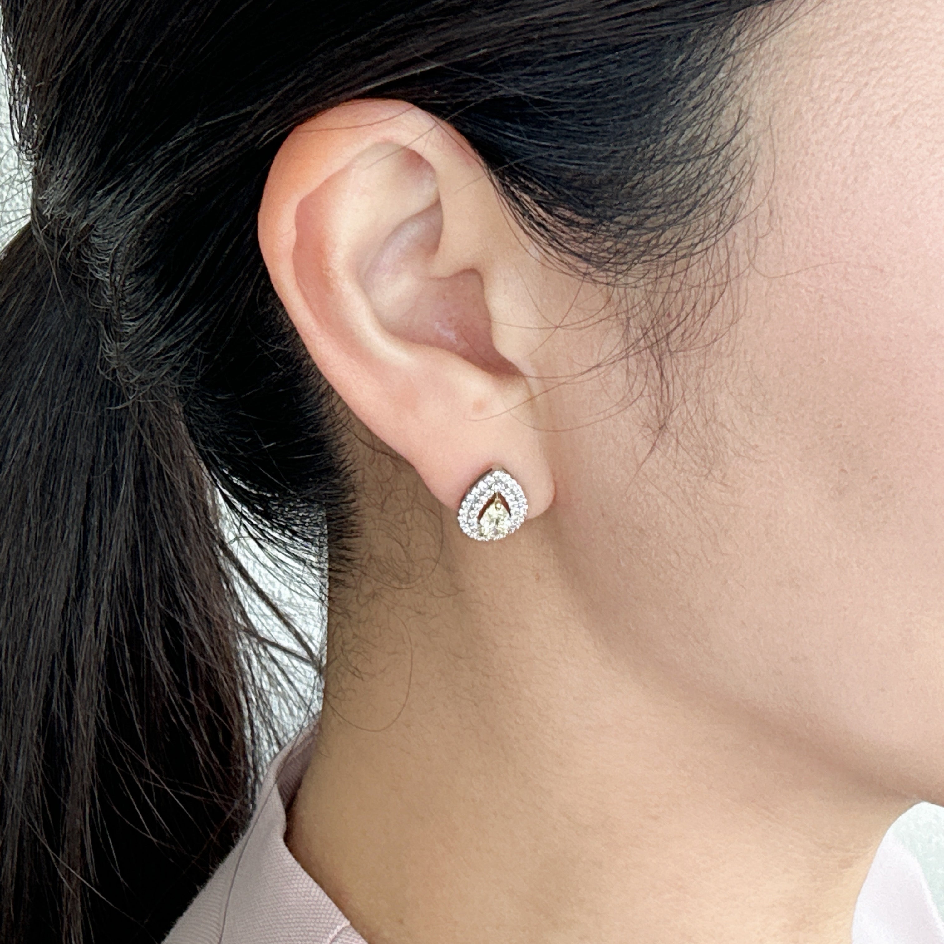 ［ポワール］ ピアス ライトイエローダイヤ 0.3ct PS