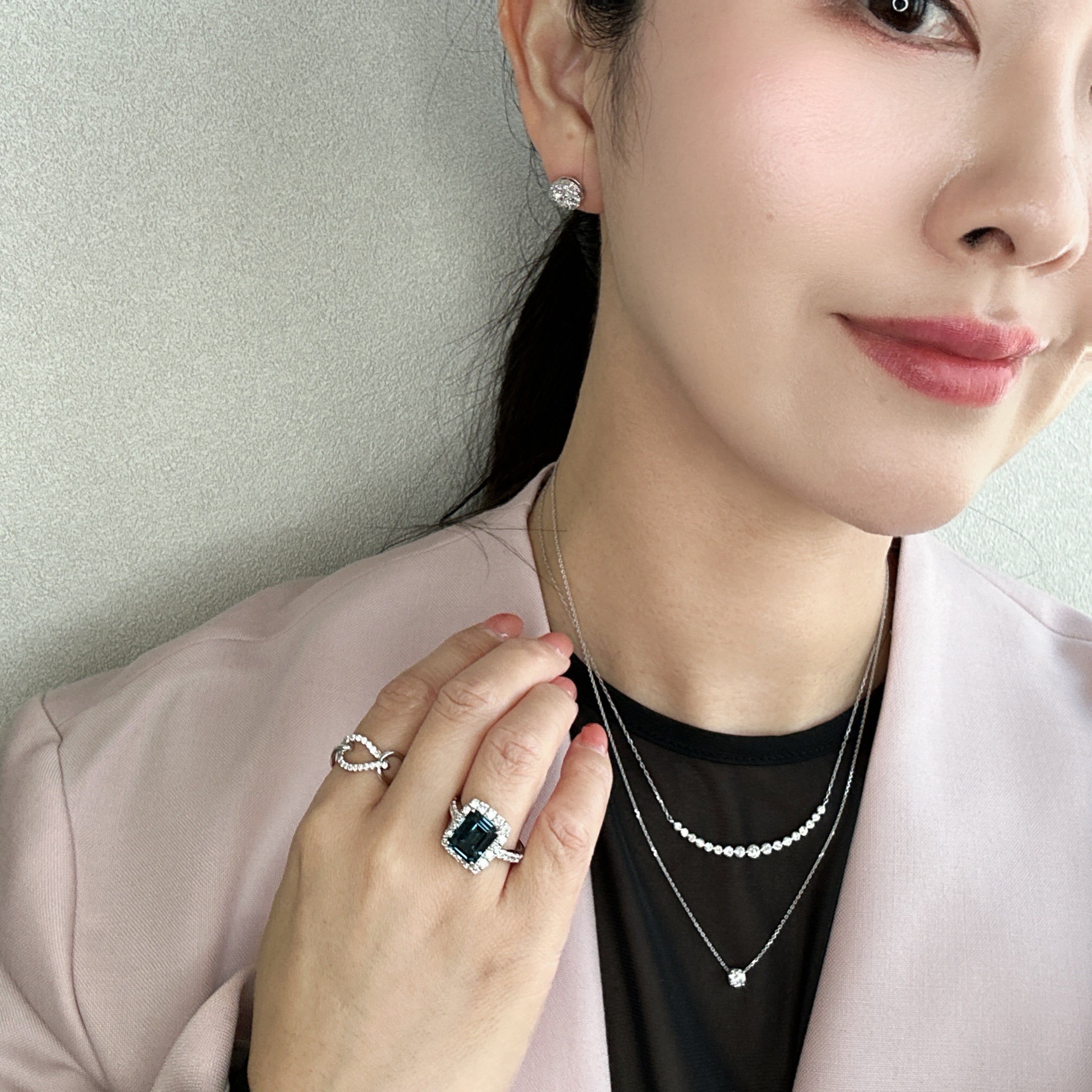 ［ポインターパヴェ］ピアス ダイヤ 中石0.3ct