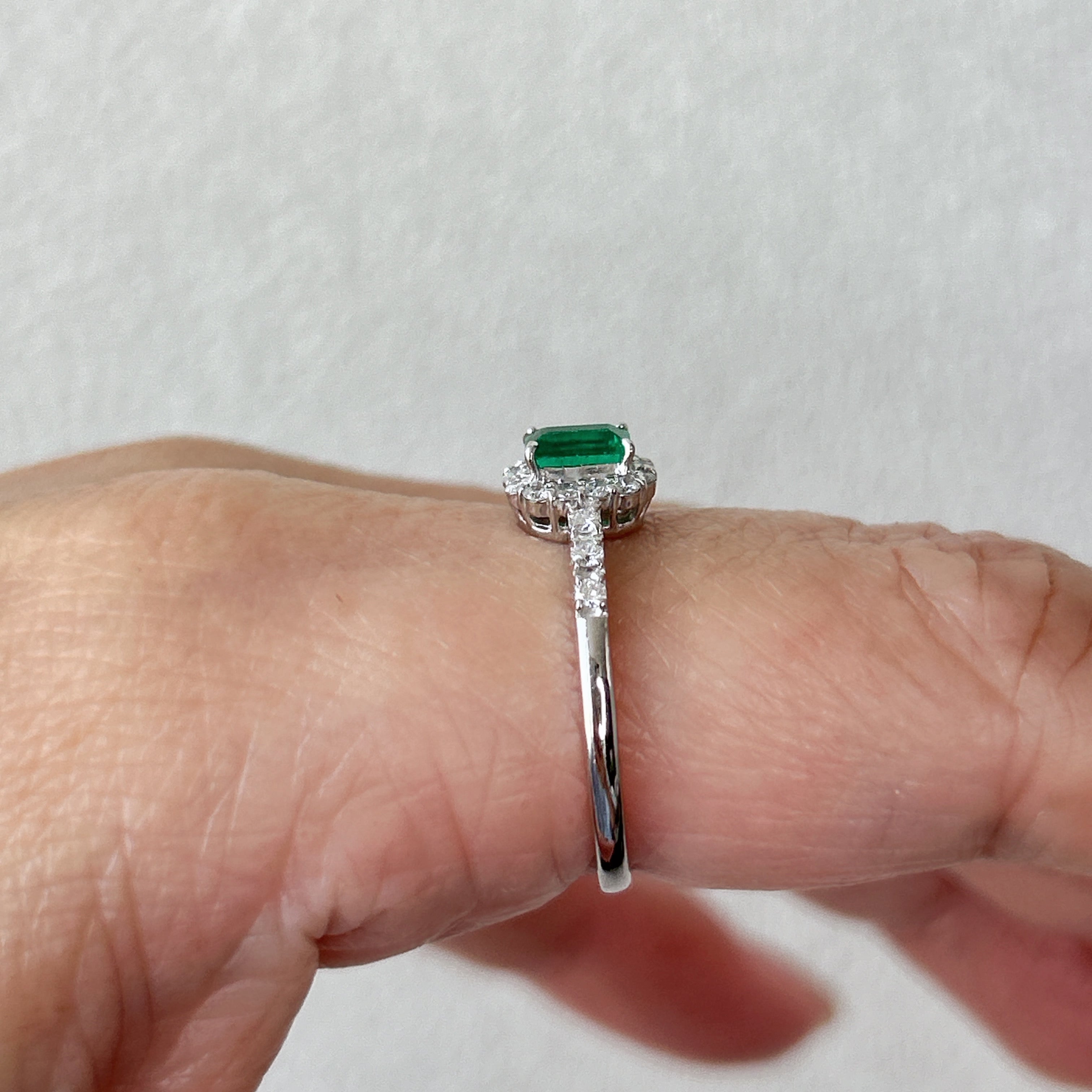 31［一点物］リング エメラルド 0.3ct SQ PT