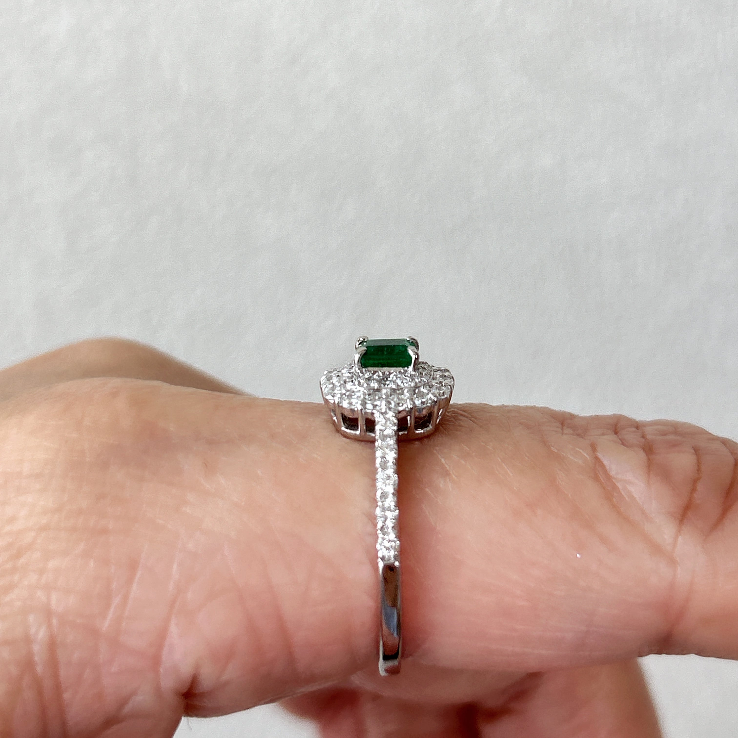 30［一点物/アドラーブル］リング エメラルド 0.24ct SQ PT