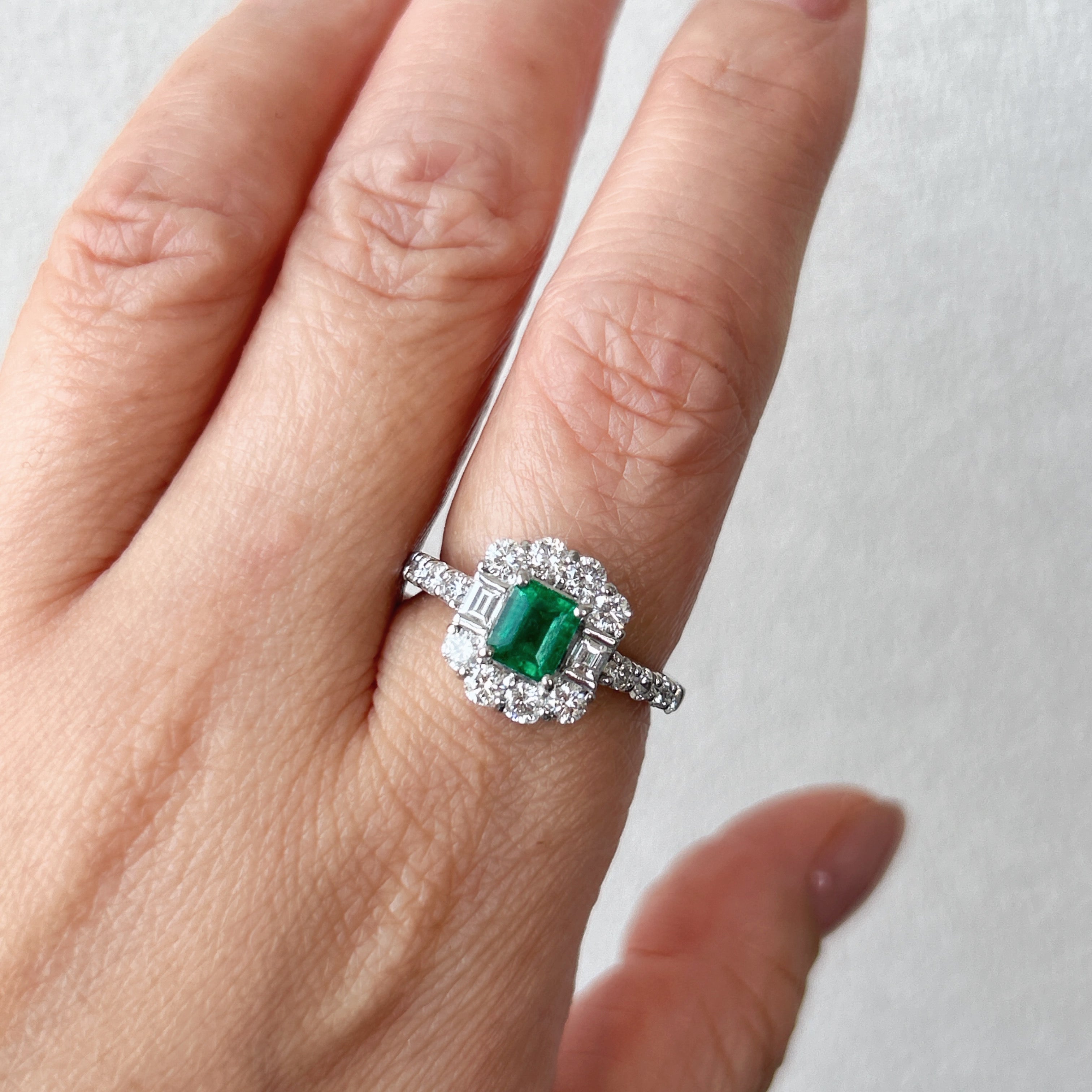 15［一点物/シュクル］リング エメラルド 中石0.6ct EM PT〜 超特品 色綺麗