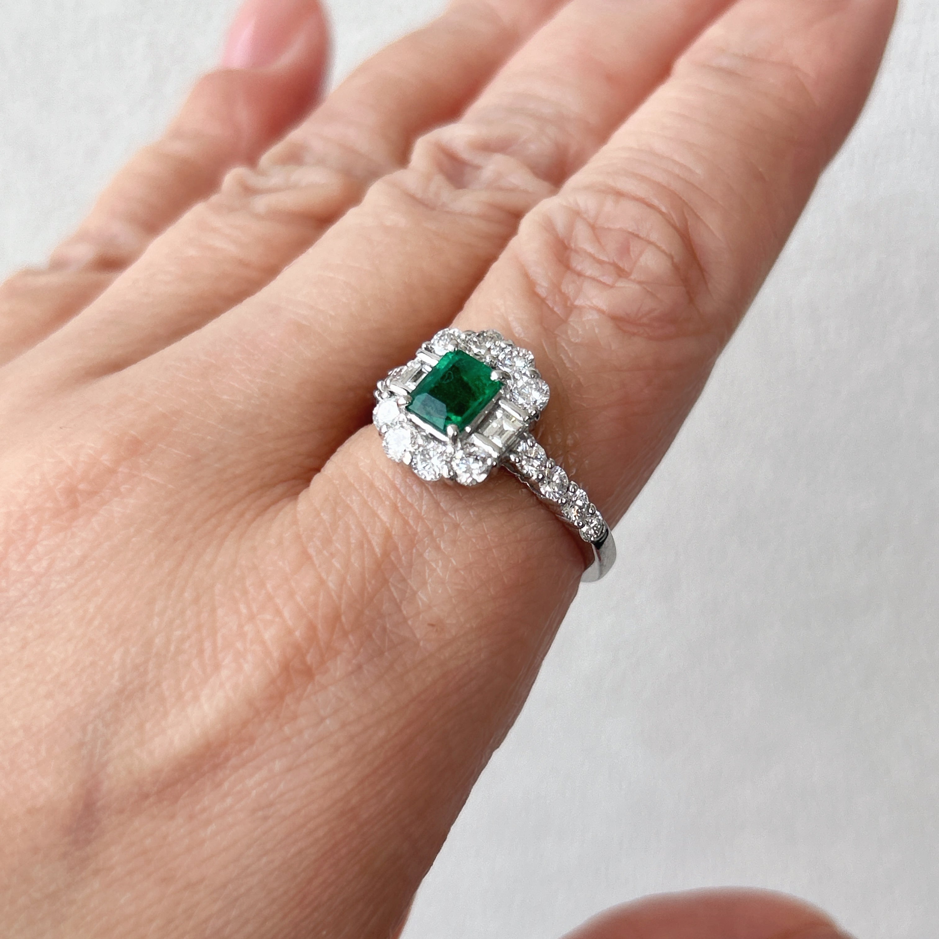 15［一点物/シュクル］リング エメラルド 中石0.6ct EM PT〜 超特品 色綺麗