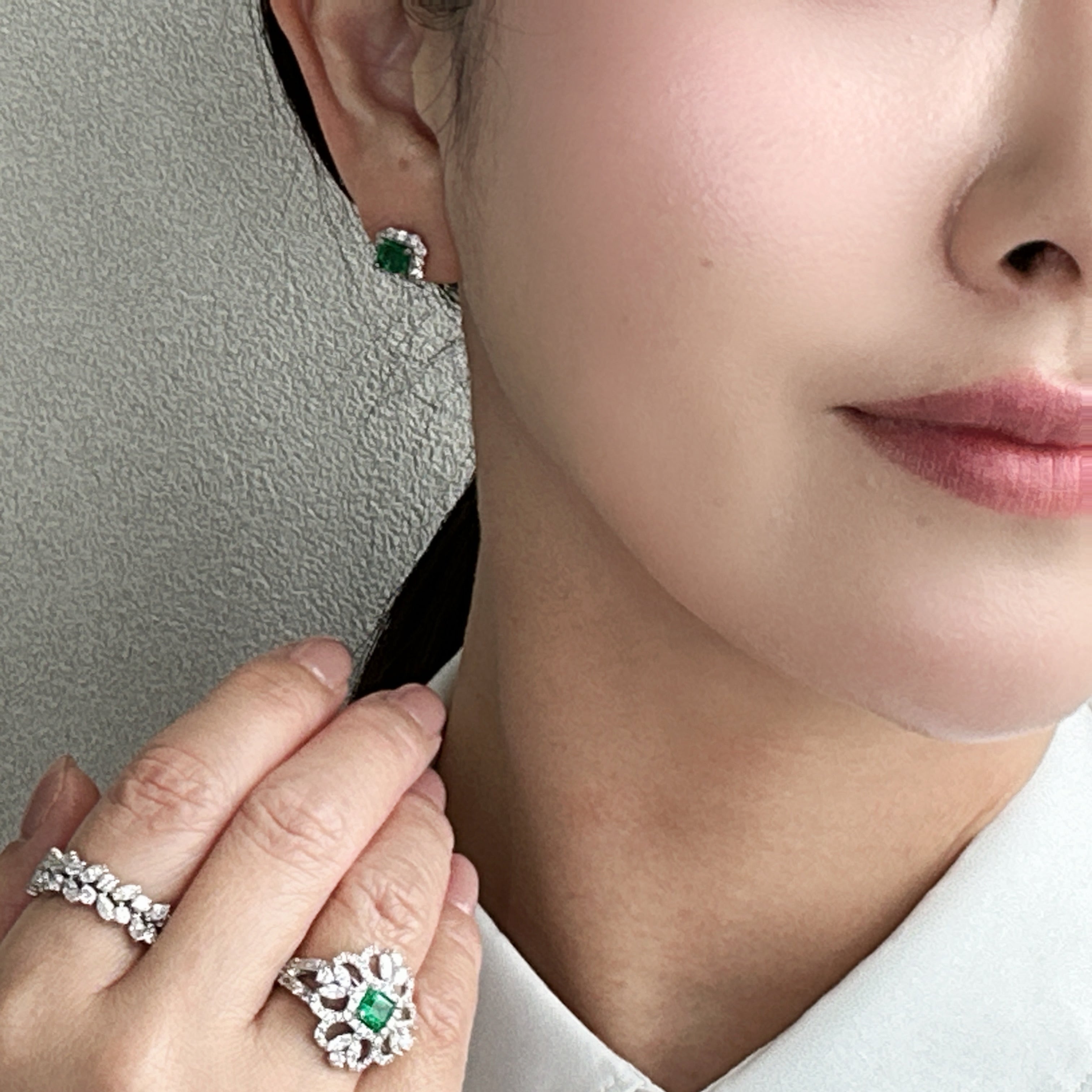 35［一点物/エムロード］ピアス エメラルド 0.57ct前後×2 SQ PT