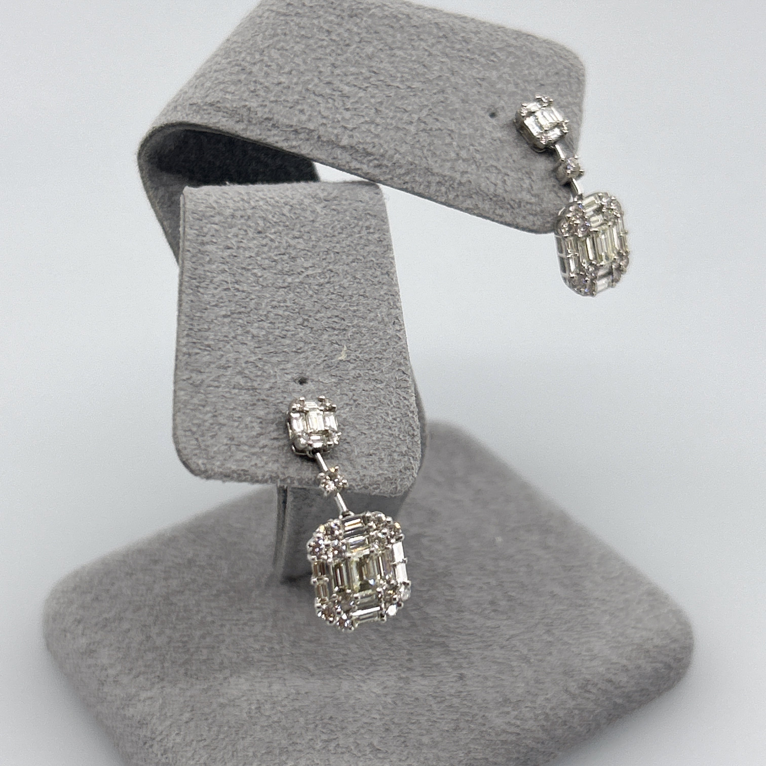 ［女医さん揺れる］ピアス ダイヤ