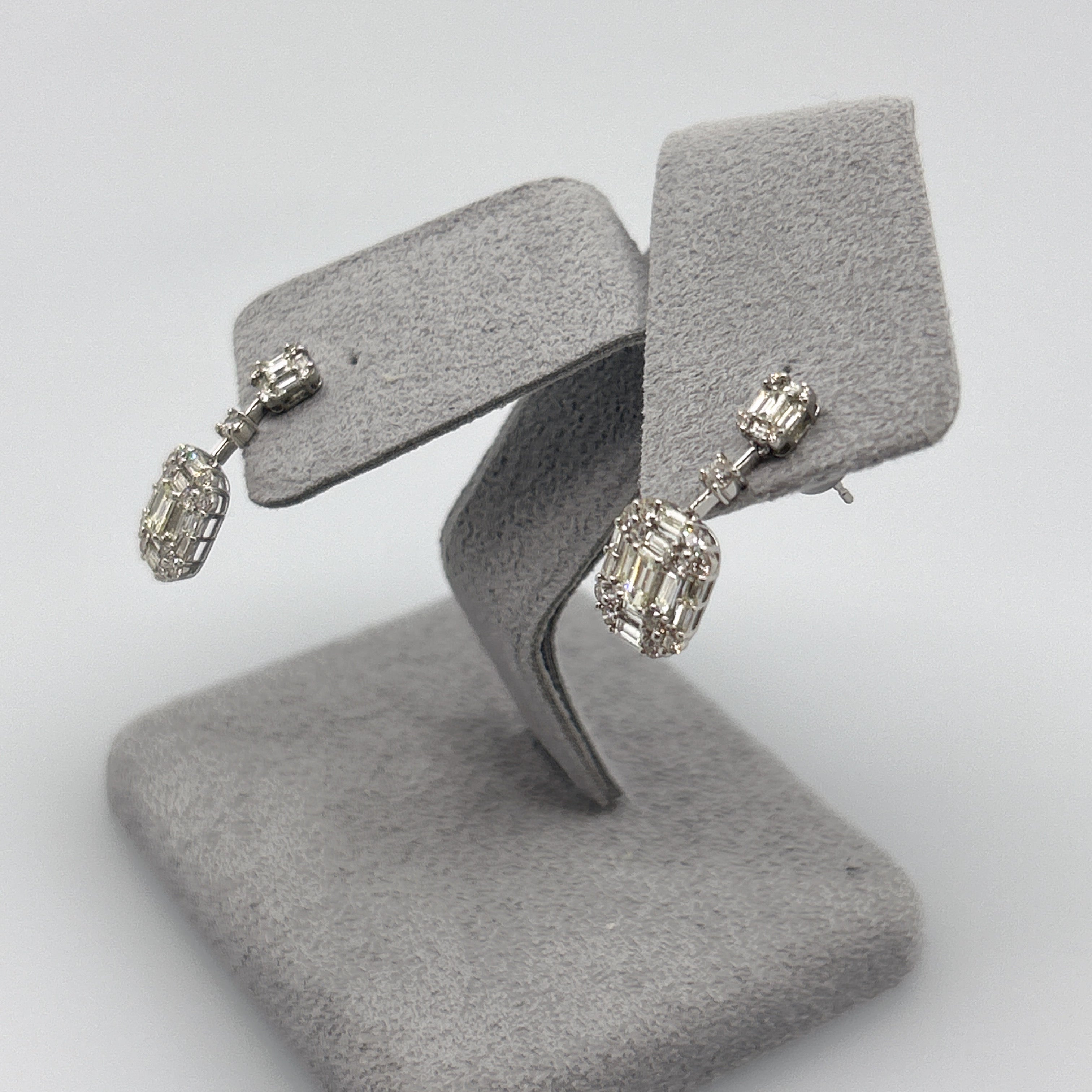 ［女医さん揺れる］ピアス ダイヤ