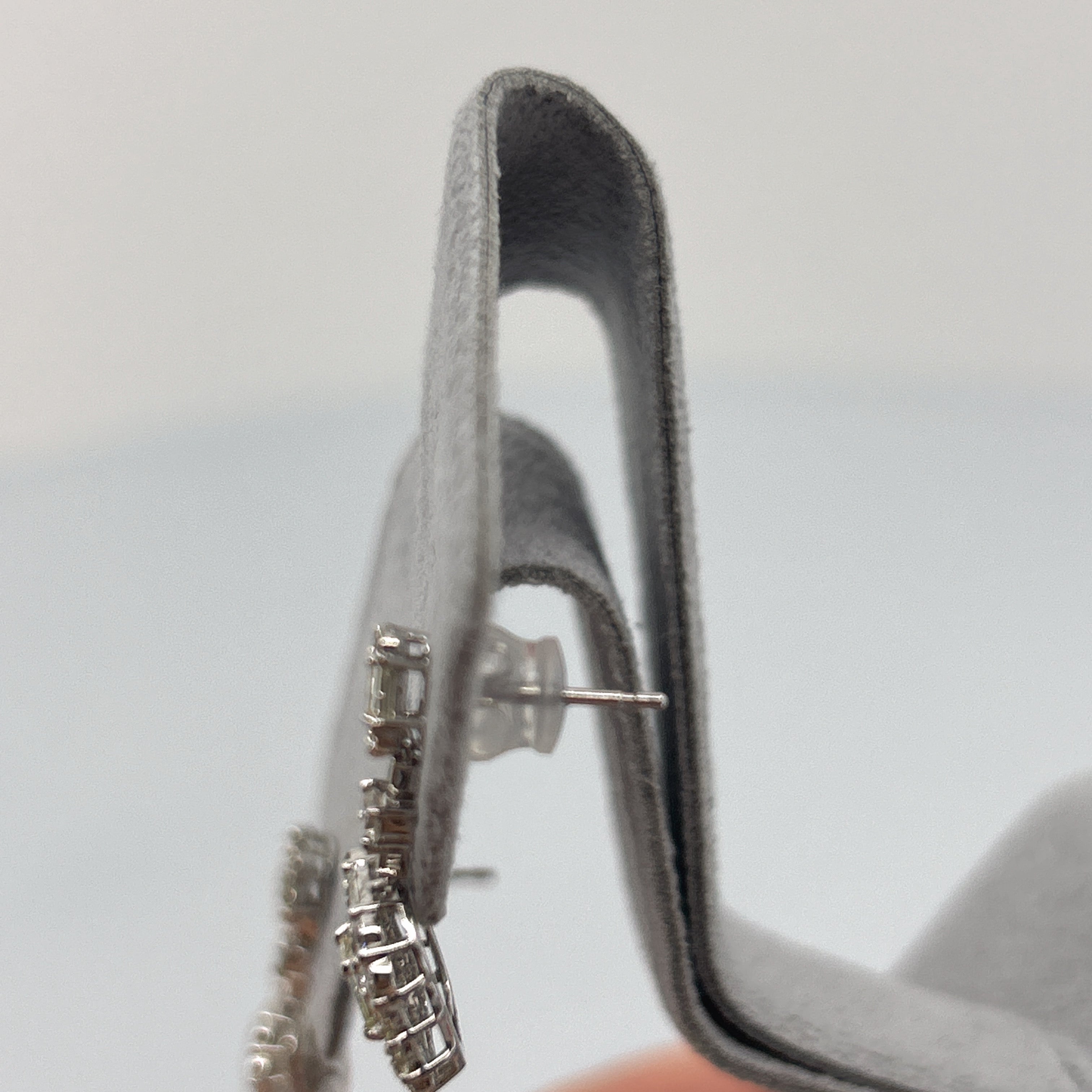 ［女医さん揺れる］ピアス ダイヤ