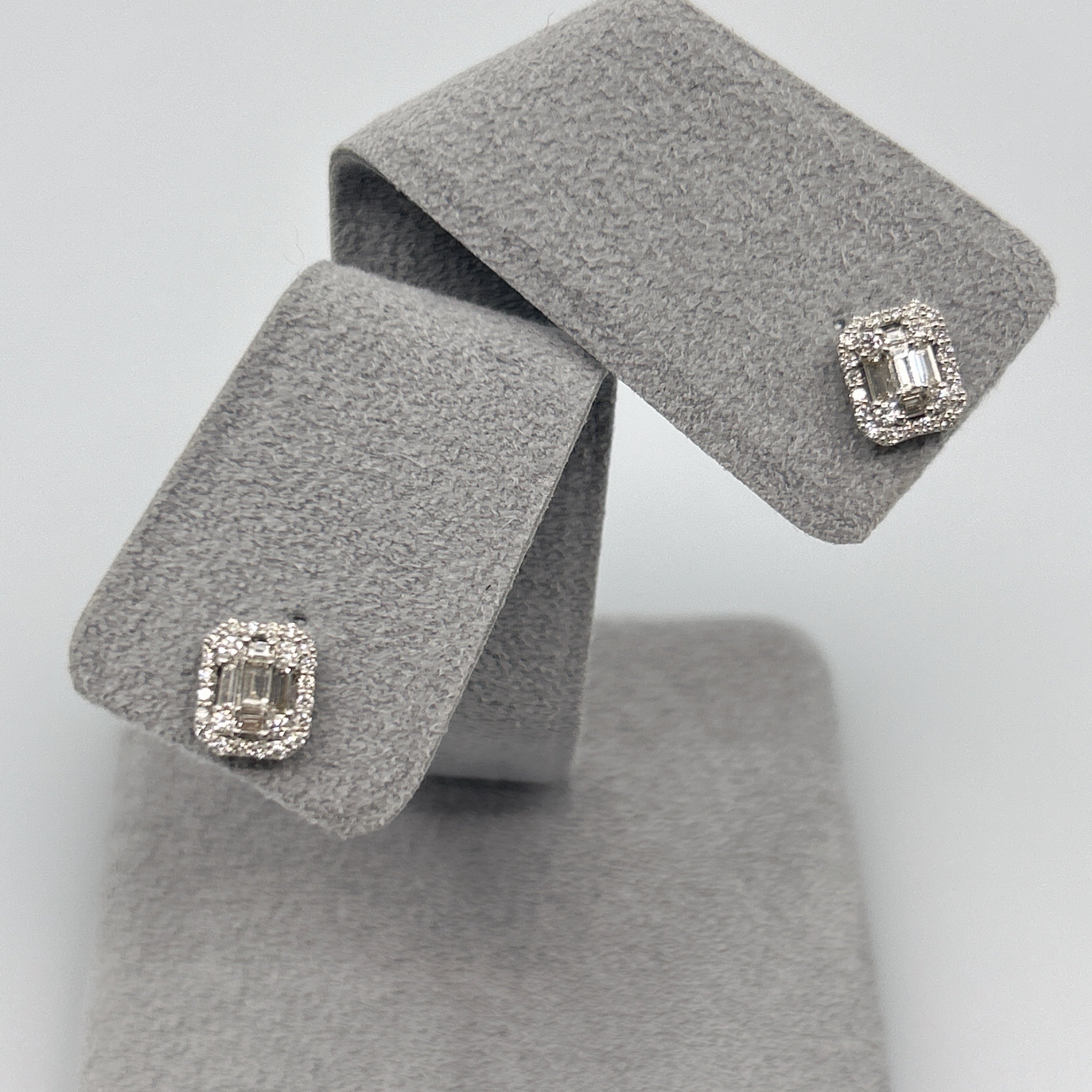 ［女医さん］ピアス ダイヤ