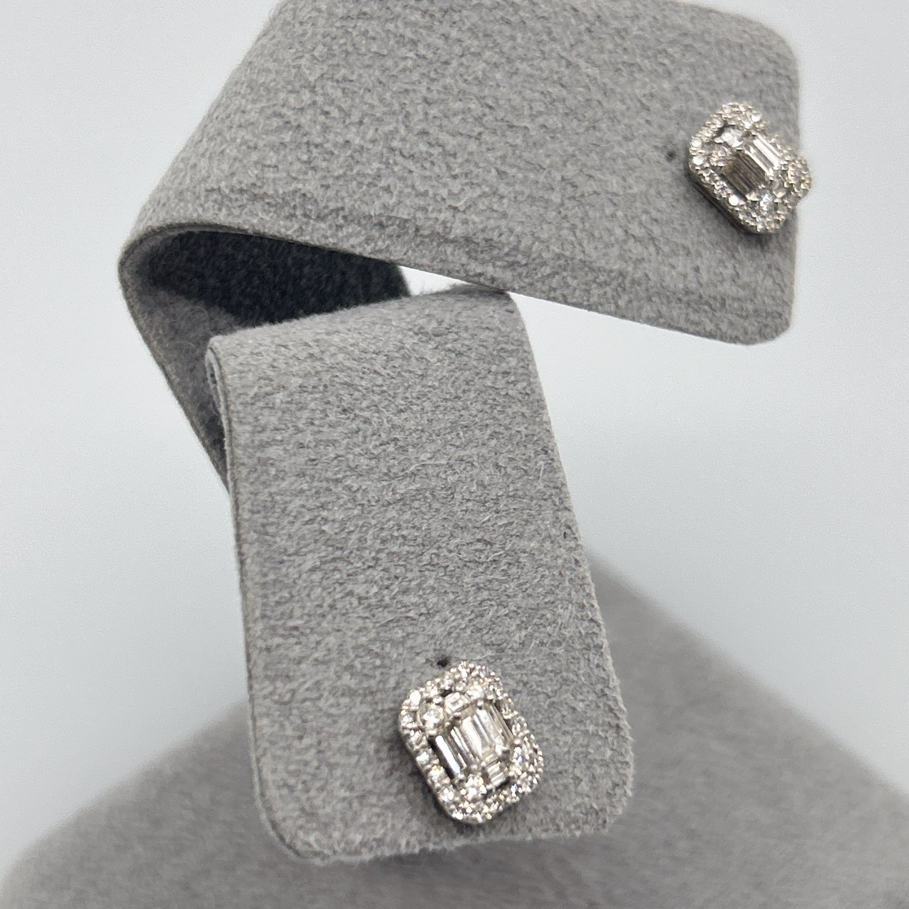 ［女医さん］ピアス ダイヤ