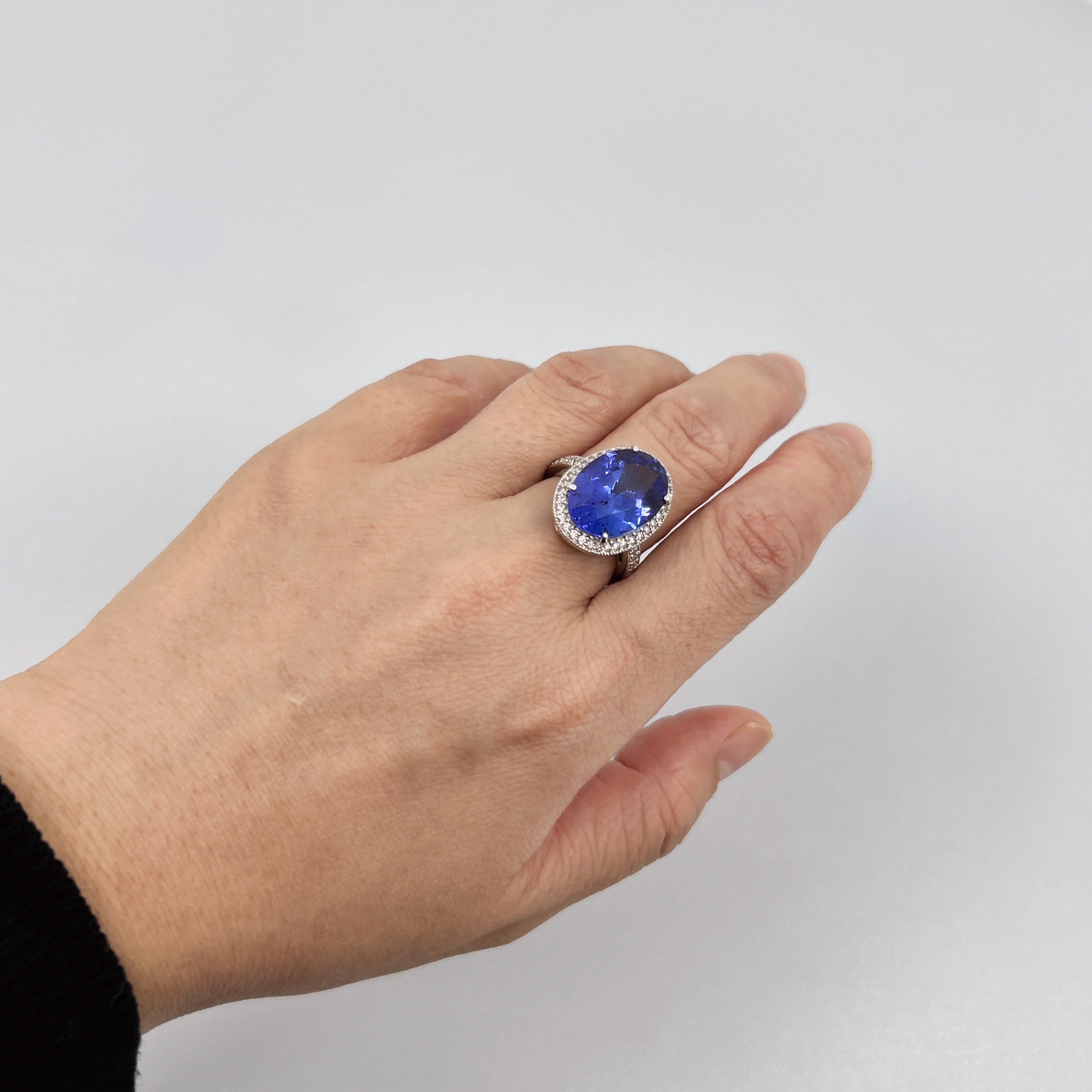 ［一点物/ローラ］リング タンザナイト 8.2ct OV PT