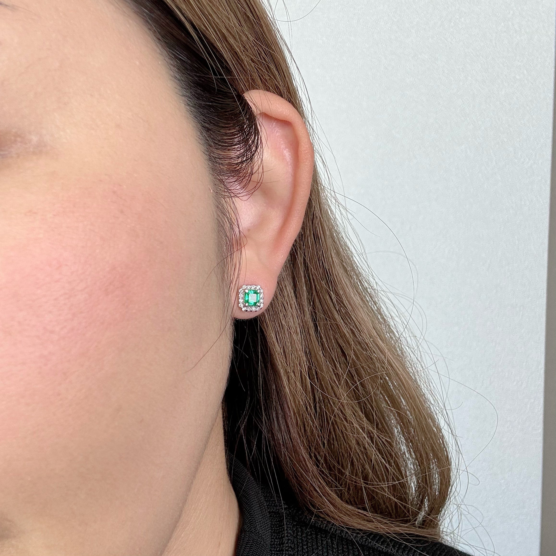 エムロード エメラルド 0.3ct前後×2 SQ PT スタッドピアス