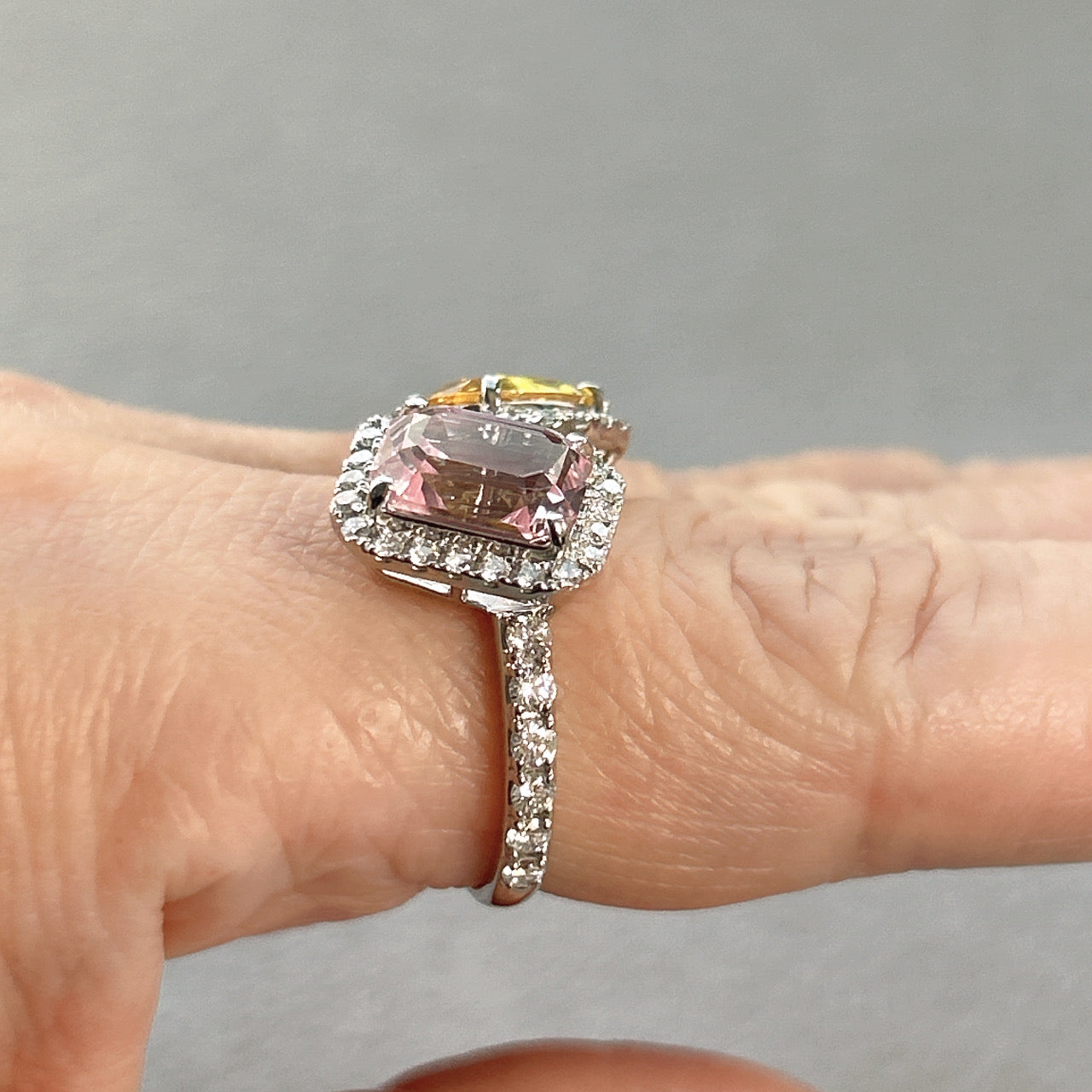 ［ベニエ］リング イエローサファイア 1.7ct OV/モルガナイト 1.9ct EM