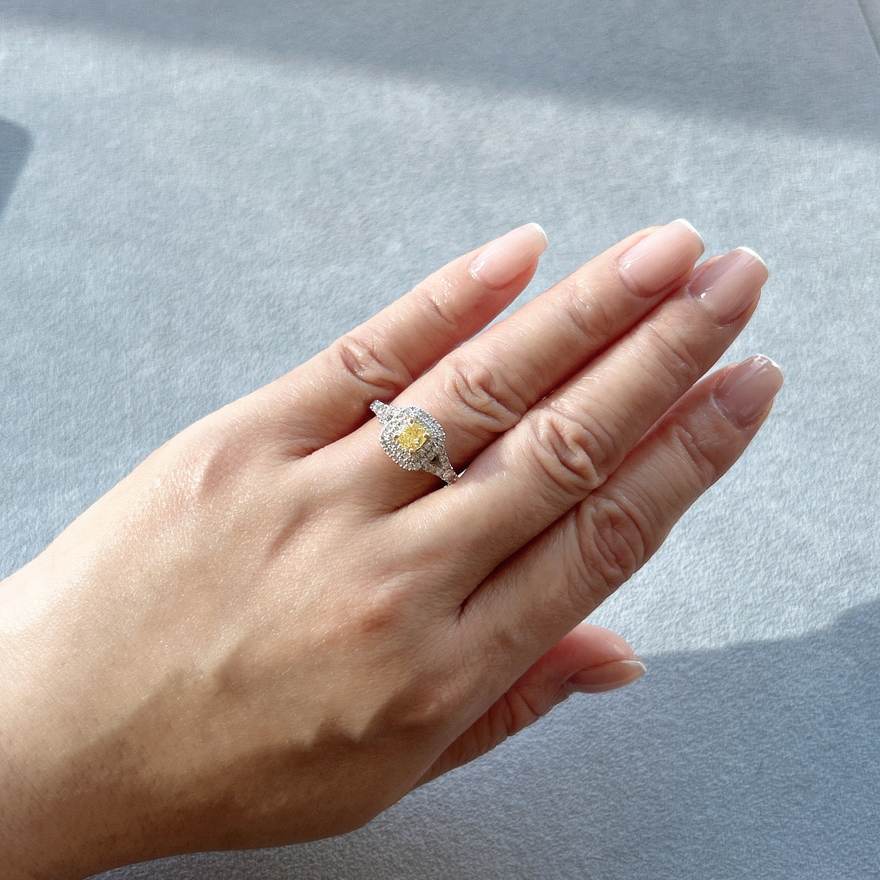 29［一点物］リング ファンシーインテンスイエローダイヤ 0.5ct SQ PT/K18YG