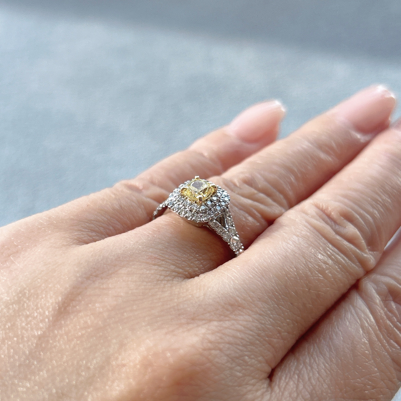 29［一点物］リング ファンシーインテンスイエローダイヤ 0.5ct SQ PT/K18YG