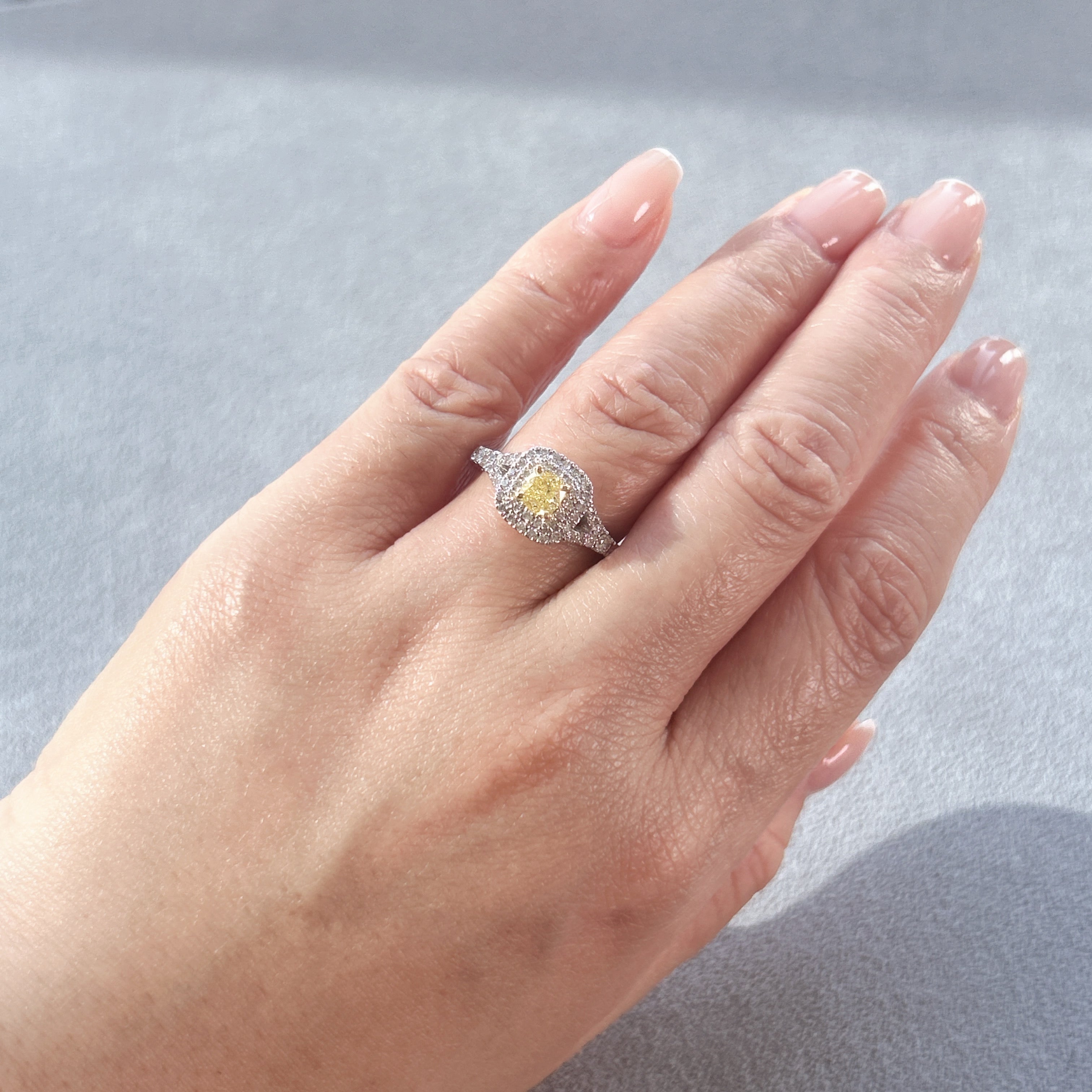 29［一点物］リング ファンシーインテンスイエローダイヤ 0.5ct SQ PT/K18YG