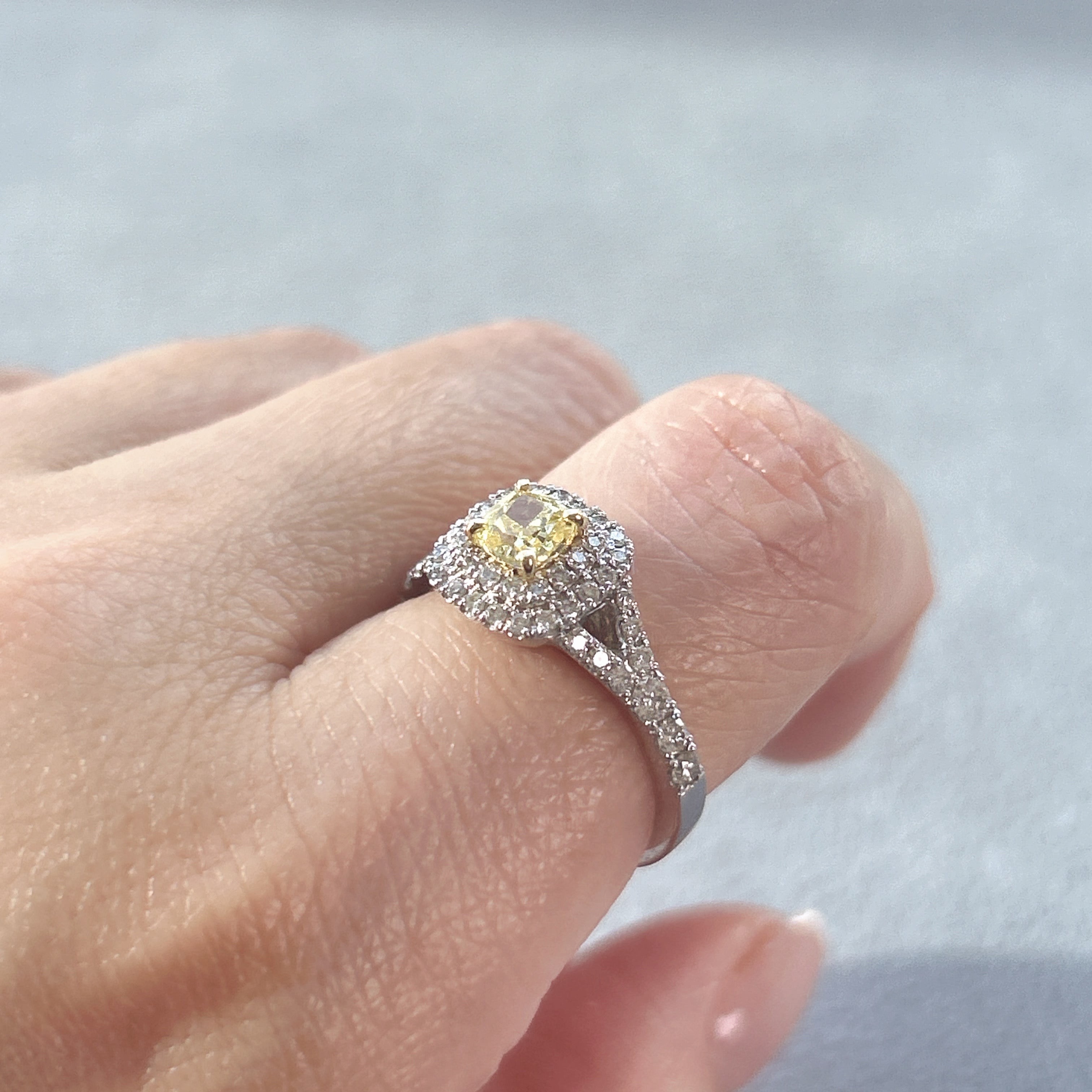 29［一点物］リング ファンシーインテンスイエローダイヤ 0.5ct SQ PT/K18YG