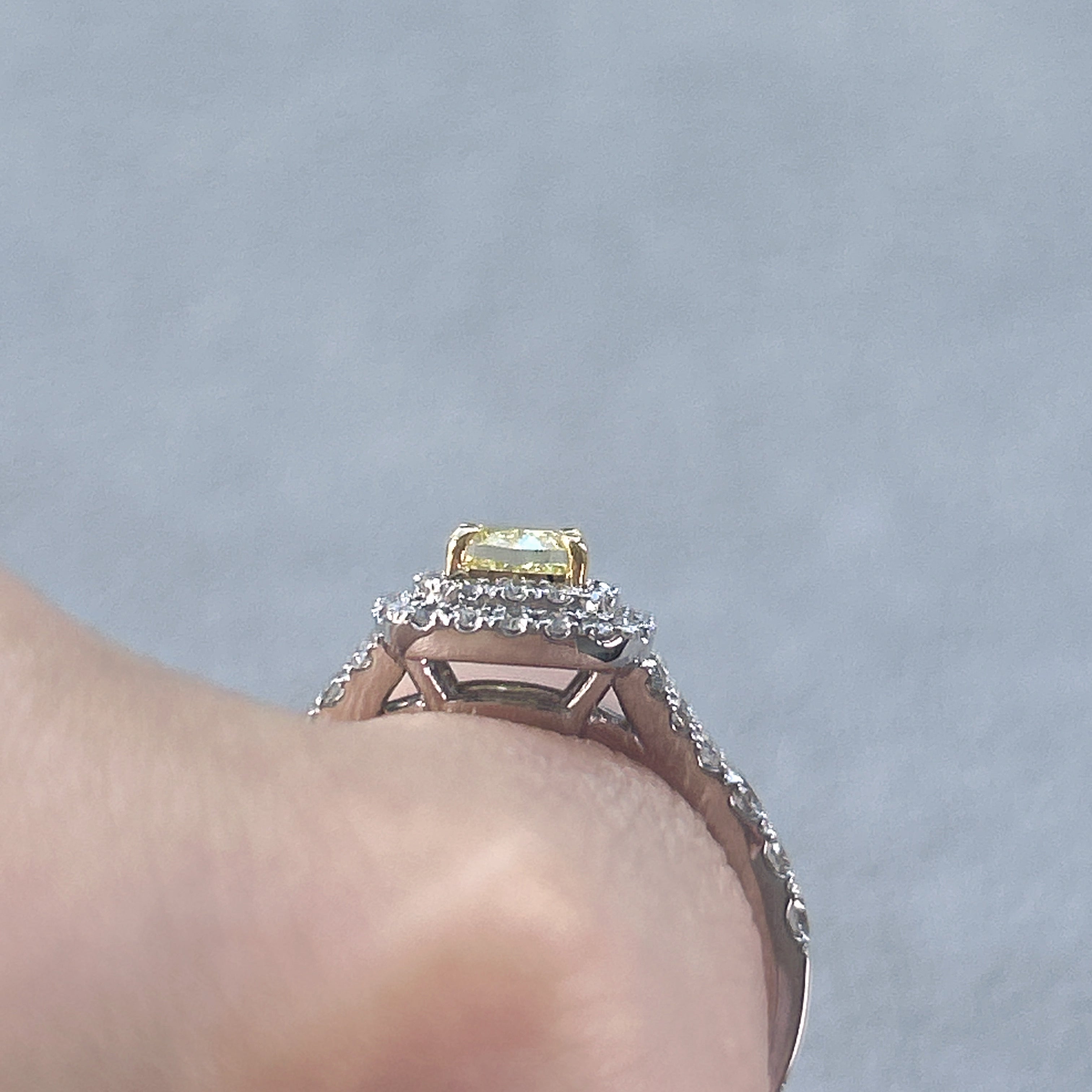 29［一点物］リング ファンシーインテンスイエローダイヤ 0.5ct SQ PT/K18YG