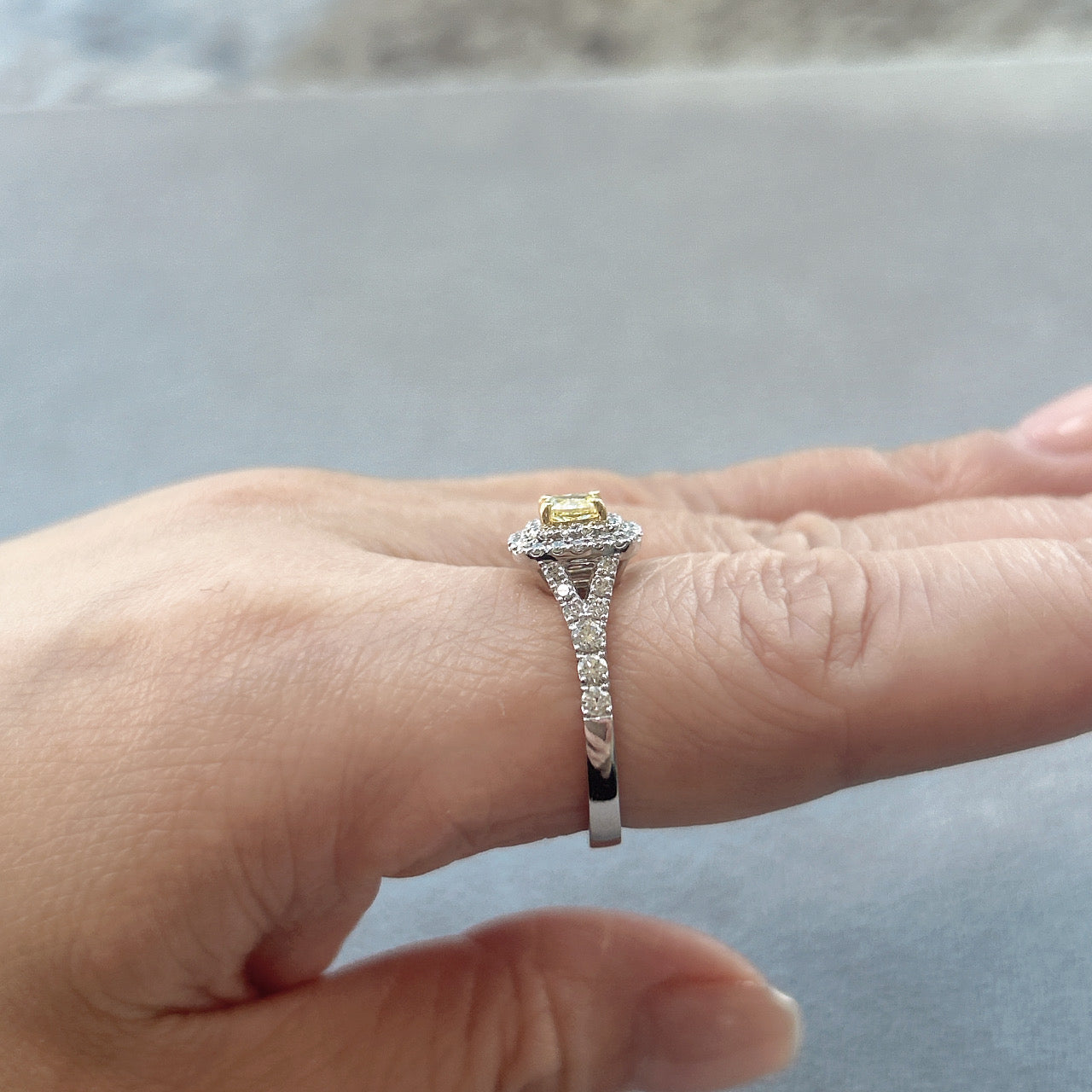 28［一点物］リング ファンシーインテンスイエローダイヤ 0.5ct SQ PT/K18YG