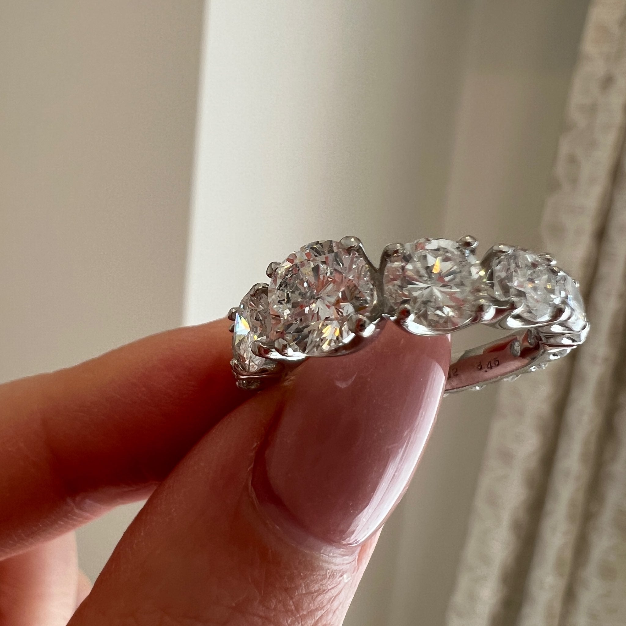 ［センター１キャラグラデ］リング ダイヤ