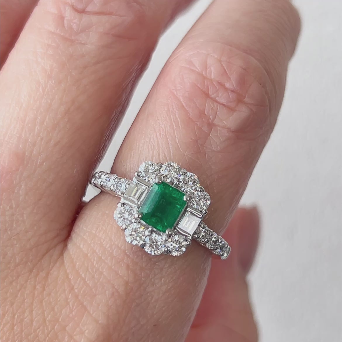 15［一点物/シュクル］リング エメラルド 中石0.6ct EM PT〜 超特品 色綺麗