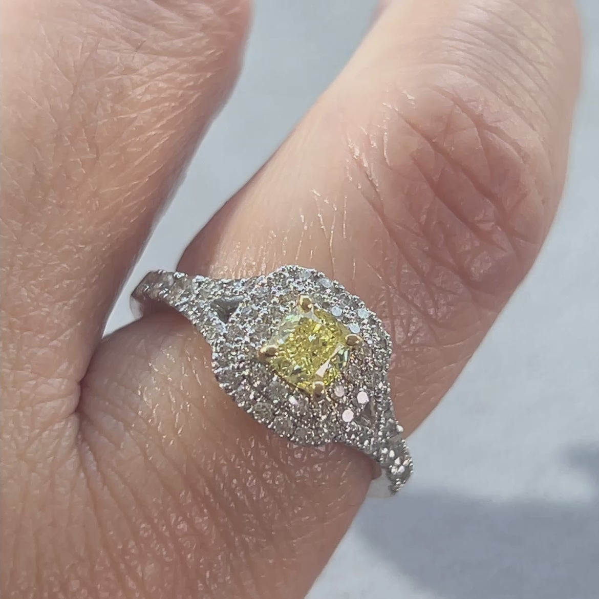 29［一点物］リング ファンシーインテンスイエローダイヤ 0.5ct SQ PT/K18YG