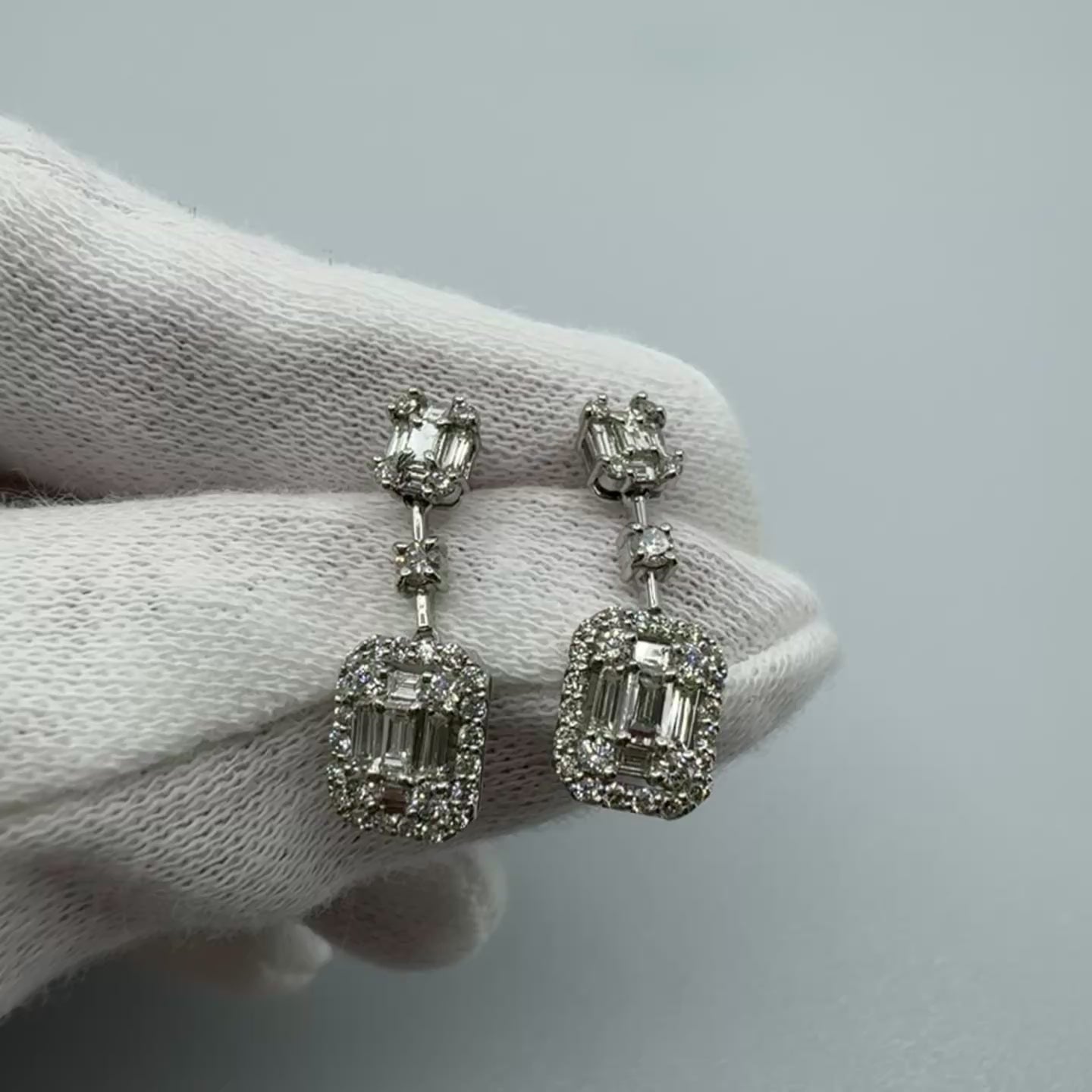 ［女医さん揺れる］ピアス ダイヤ