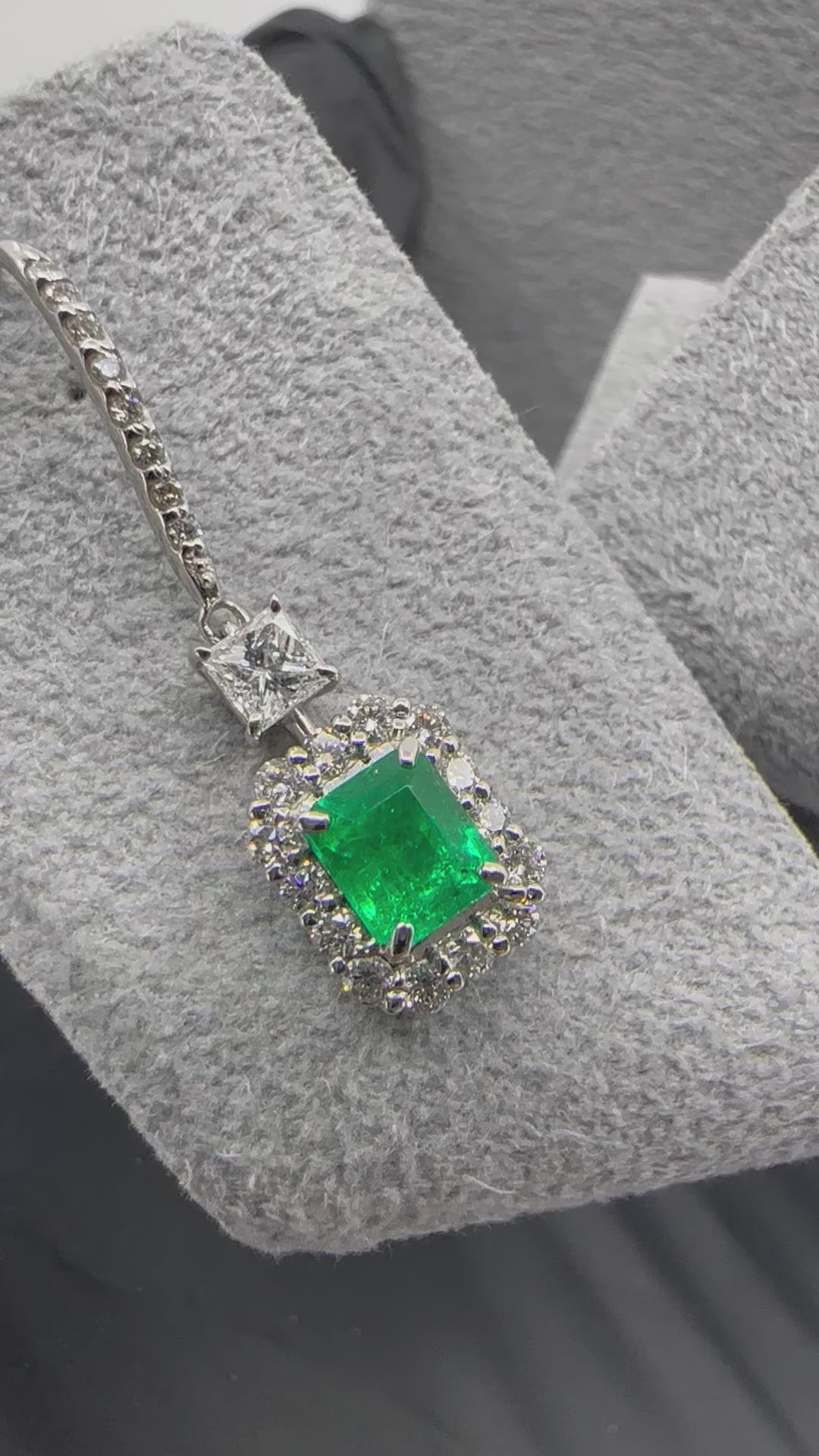 36［一点物］ピアス エメラルド 0.3ct×2 SQ PT